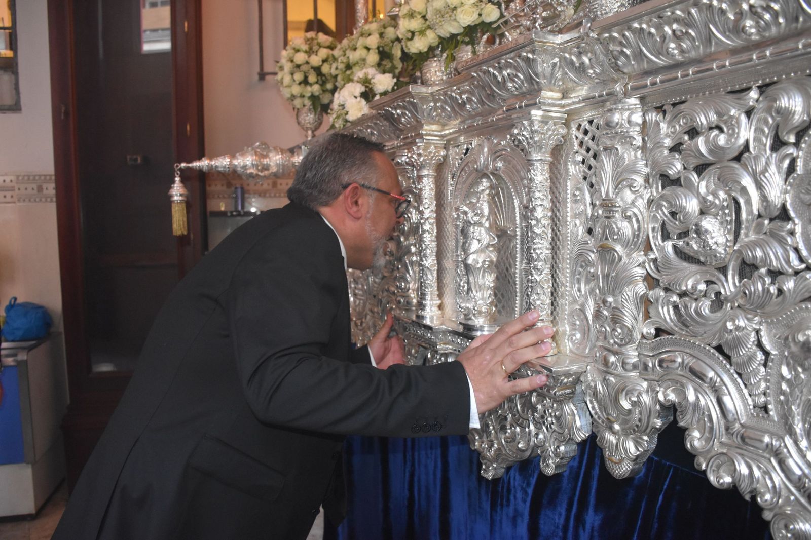 Aroma cofrade y estudiantil: Las Penas reina en el Jueves Santo