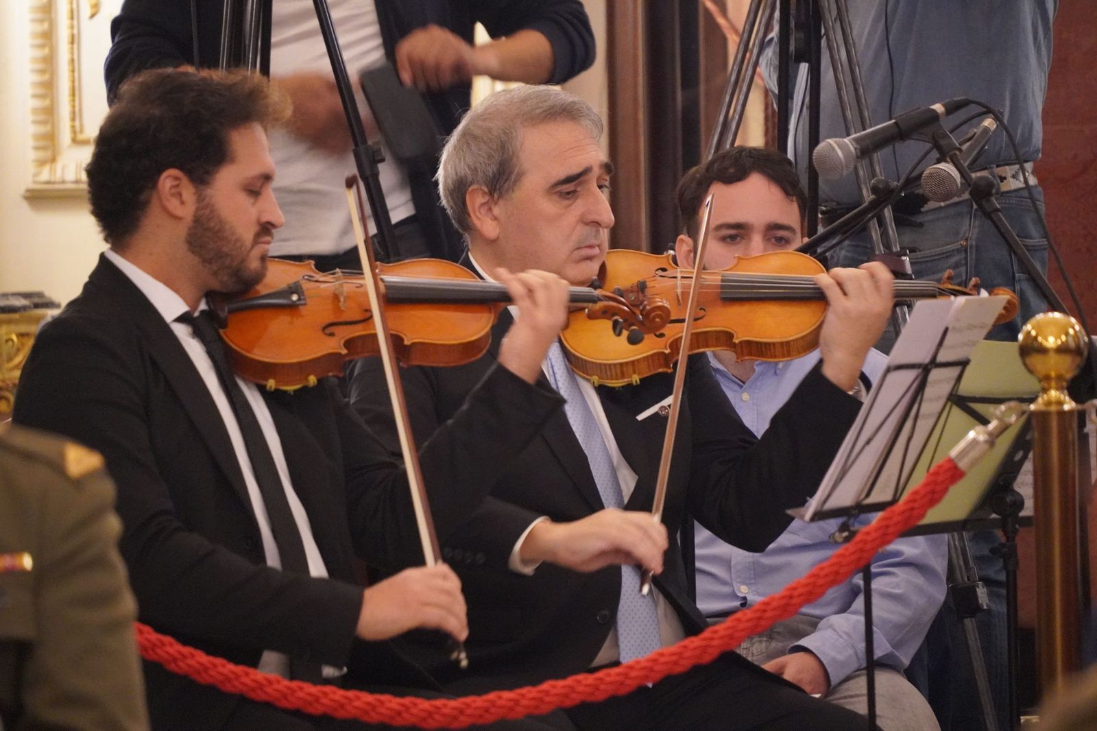 Así ha sido la imposición de la Medalla de Plata de la Ciudad a Caballería