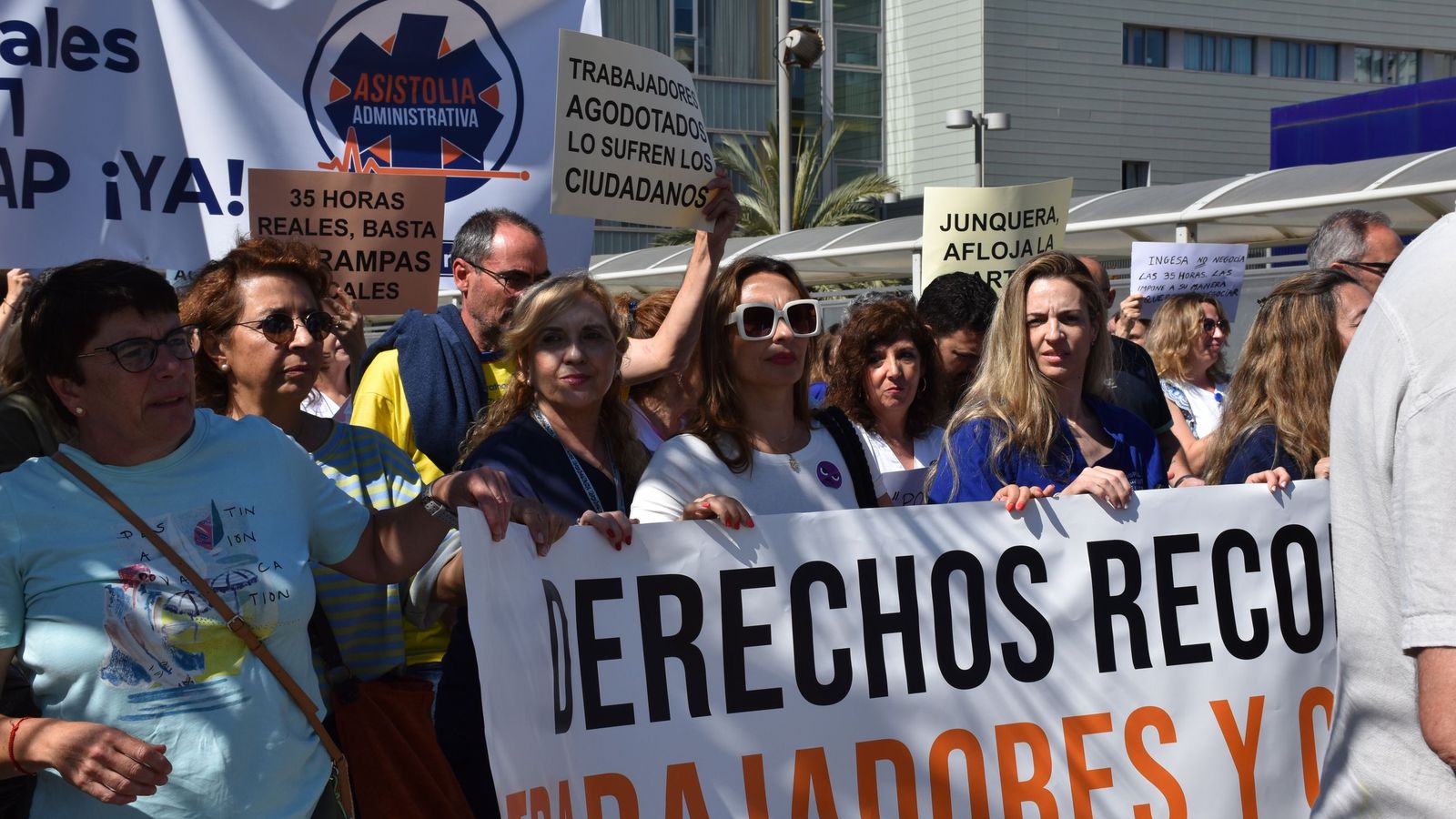 Manifestación convocada por la Junta de Personal del INGESA en el HUCE contra el modelo de jornada de 35 horas