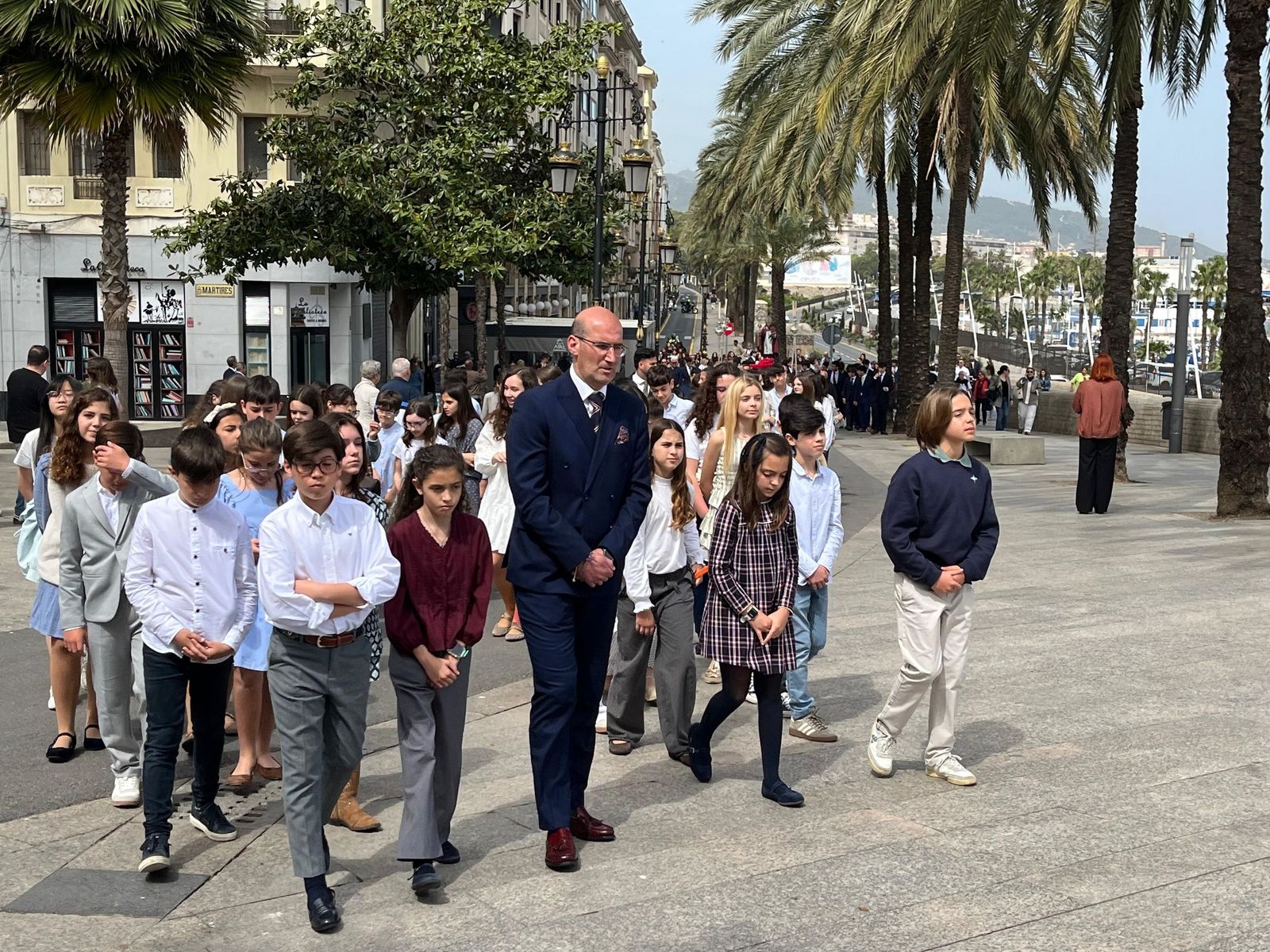 El colegio San Agustín honra a su patrón con una procesión, juegos y unión en su gran día