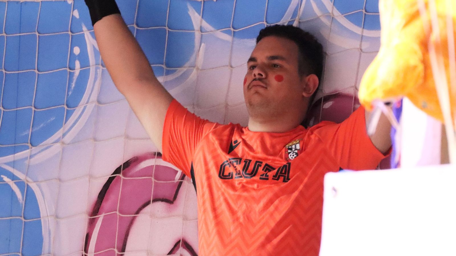 Miguelito participó como figurante en la actuación de la chirigota 'El premio te lo regalo'