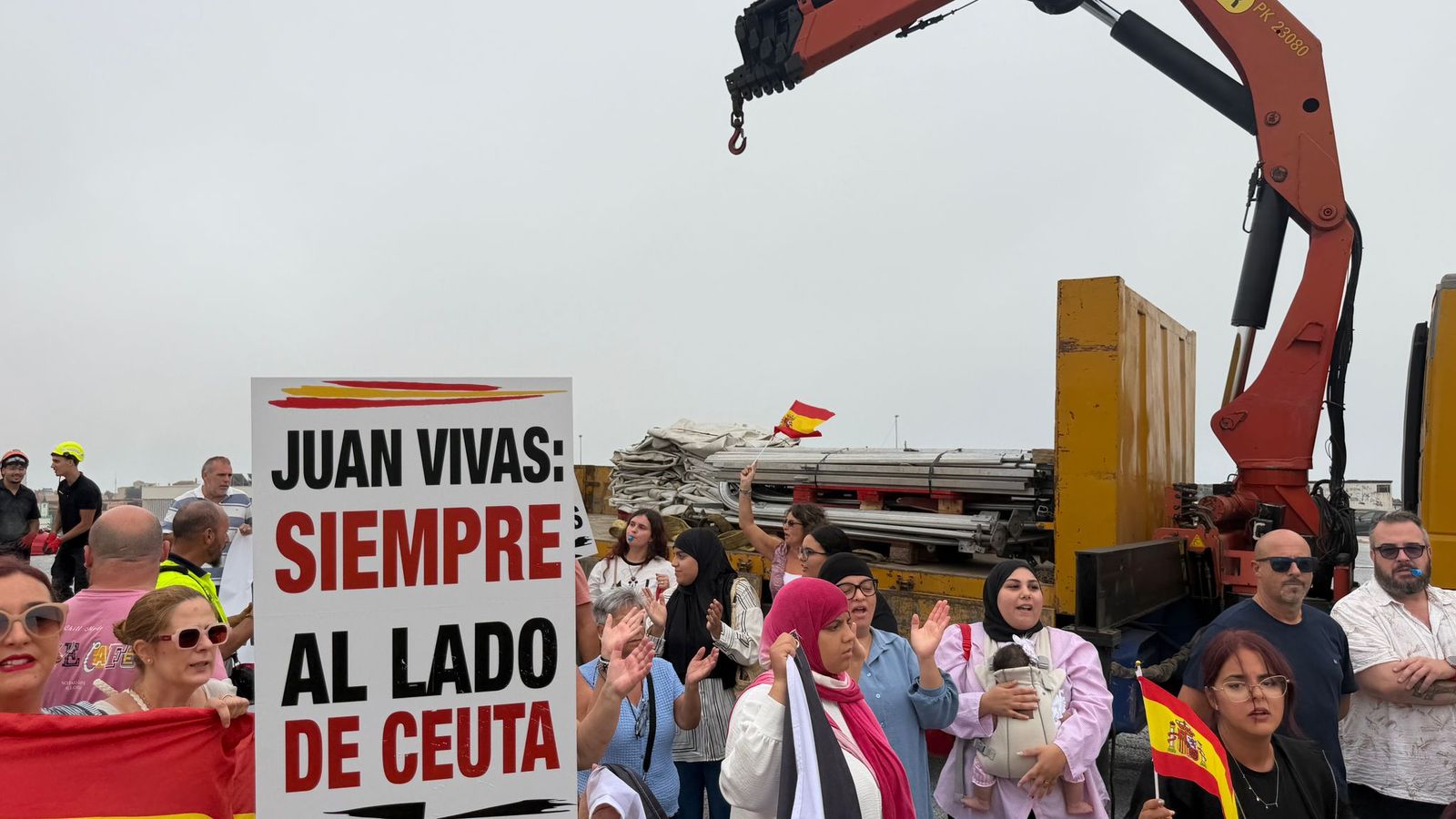 Ceutíes protestan contra la instalación de un recurso de acogida frente a la guardería de África y paralizan las obras