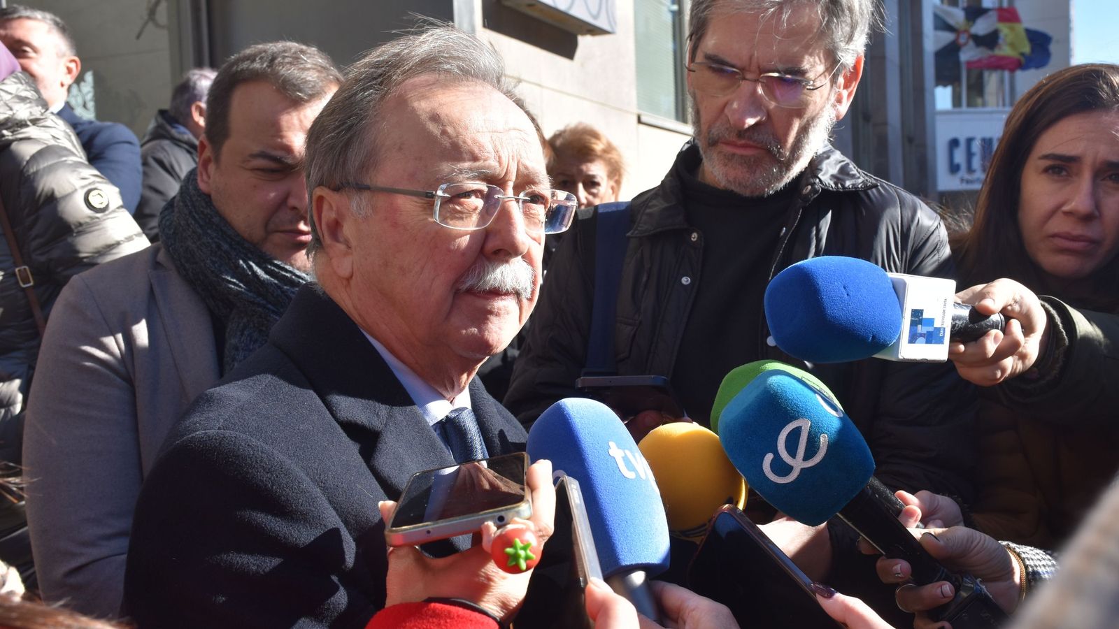 El presidente de Ceuta, Juan Vivas, en declaraciones a la prensa tras el minuto de silencio