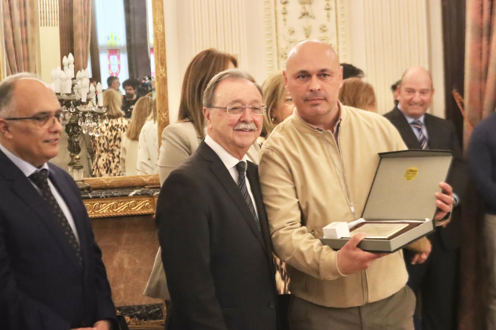 Acto de entrega de reconocimientos por el Día del Funcionario en el Salón del Trono