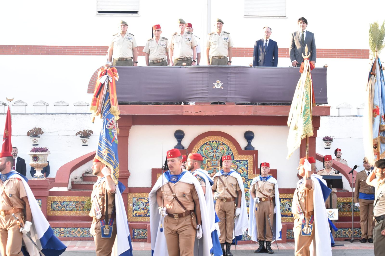 El acuartelamiento González-Tablas acoge una parada militar por el 115 aniversario de Regulares