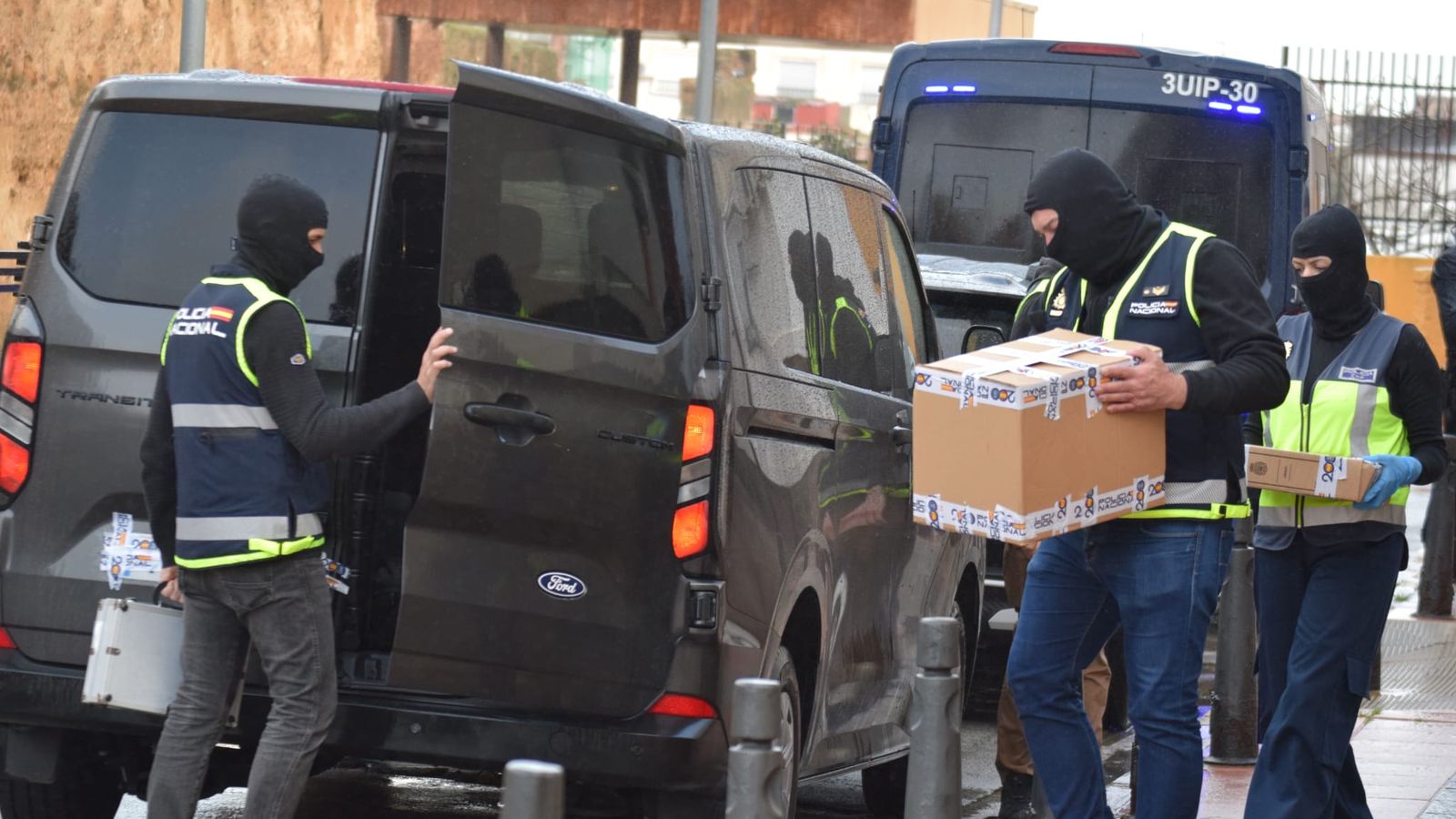 Un detenido y numeroso material incautado en una operación policial en El Mixto