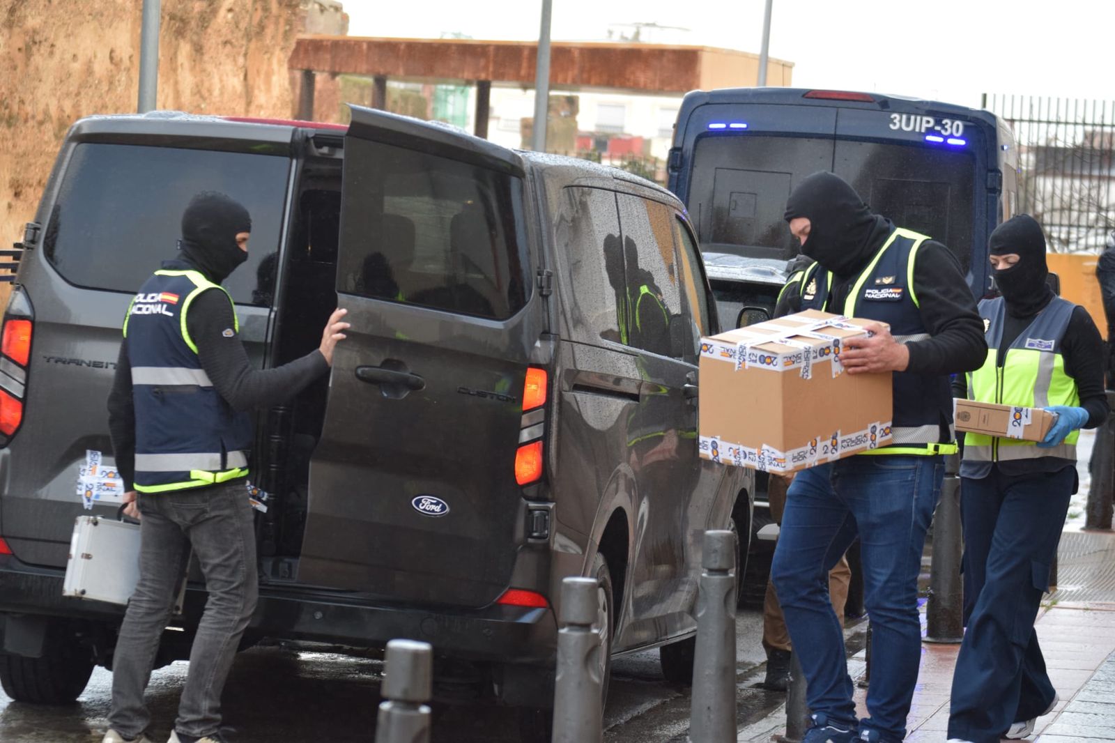 Un detenido y numeroso material incautado en una operación policial en El Mixto.