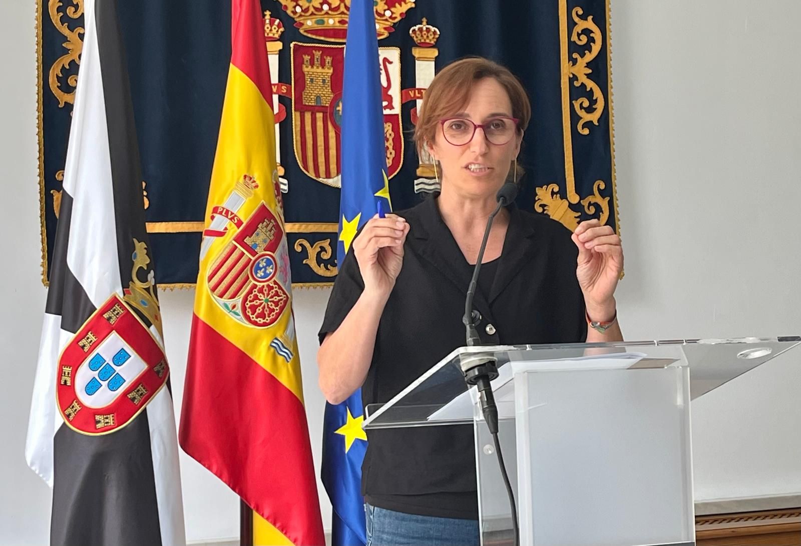 La ministra de Sanidad, Mónica García, niega el colapso sanitario en Ceuta y reclama espacios para evitar riesgos de salud pública