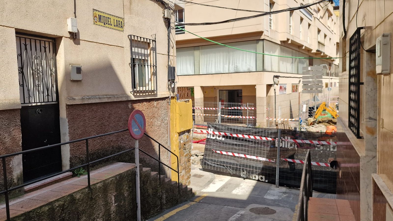 La conexión permitirá circular por la calle Miguel Lara y las callejuelas laterales de la barriada