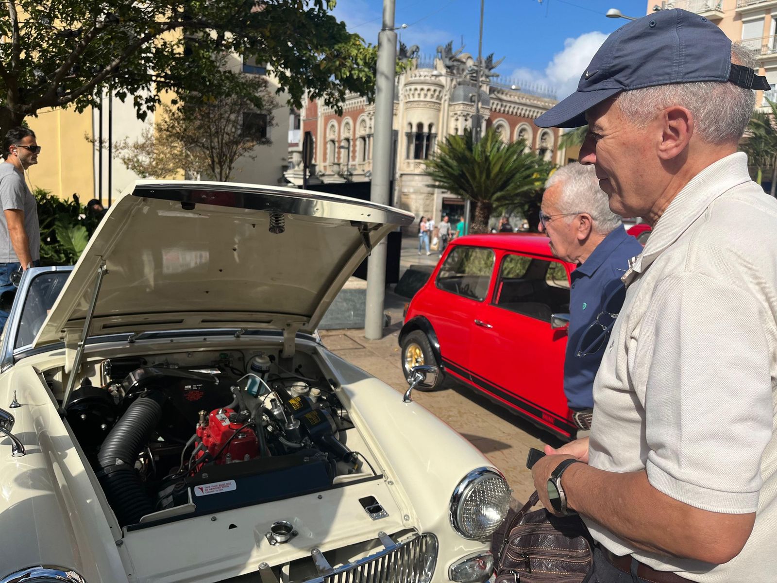 Los amantes del motor se citan con la nostalgia