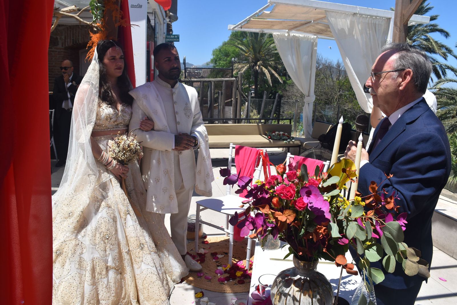 Direk y Rocío sellan su amor bajo el cielo de Ceuta