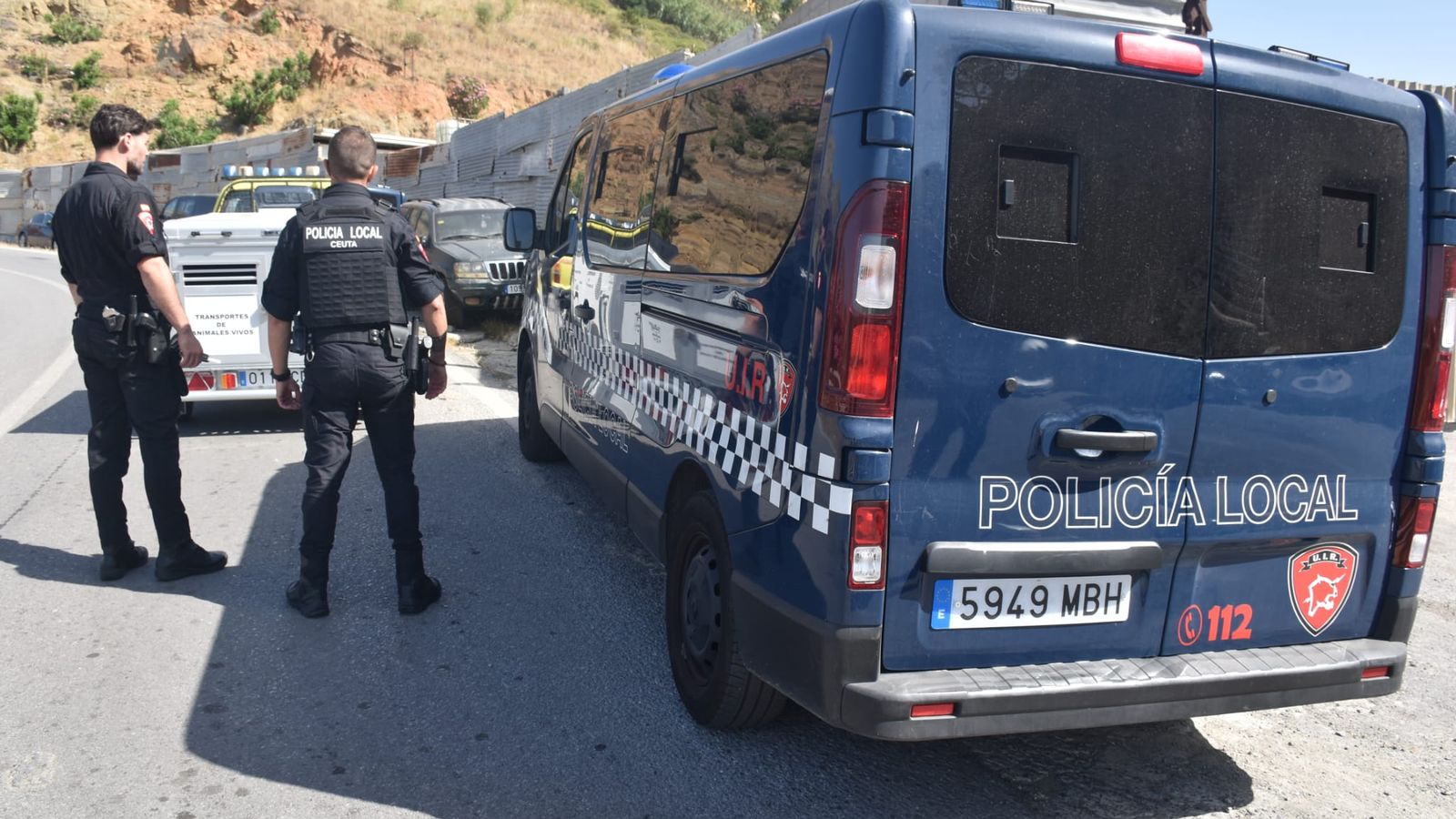 Agentes de la UIR prestando apoyo durante el operativo