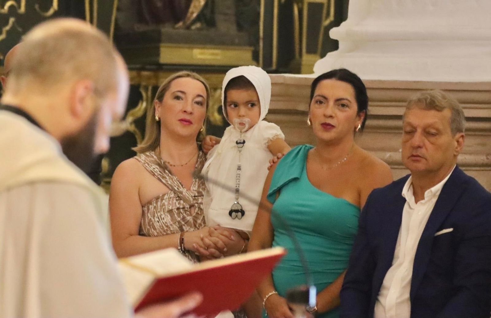 Gabriela, Manuel y Jimena reciben el Sacramento del Bautismo en el Santuario