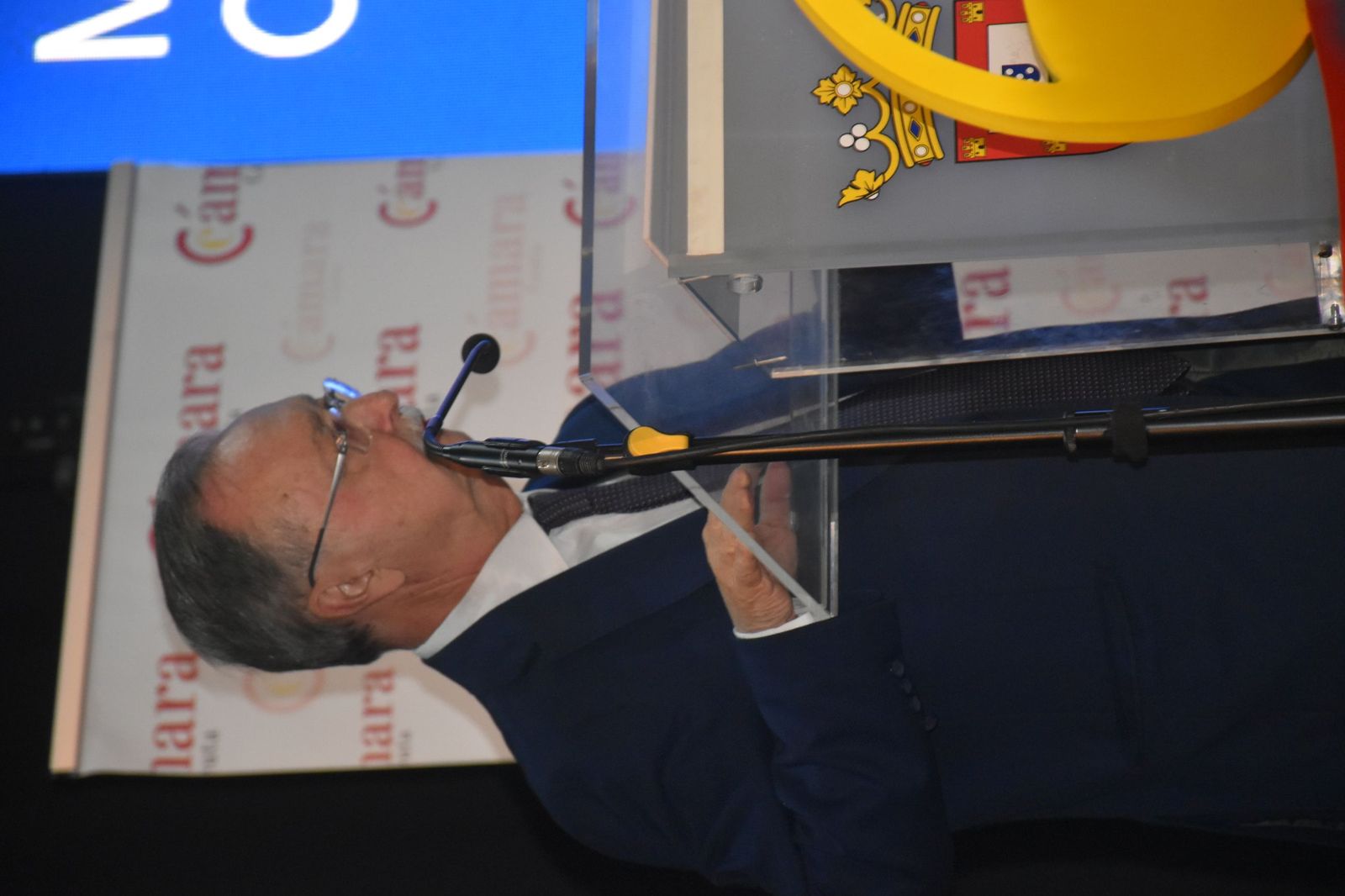 Luhay Hamido recibe la Medalla de Oro de la Cámara por su compromiso con el deporte ceutí