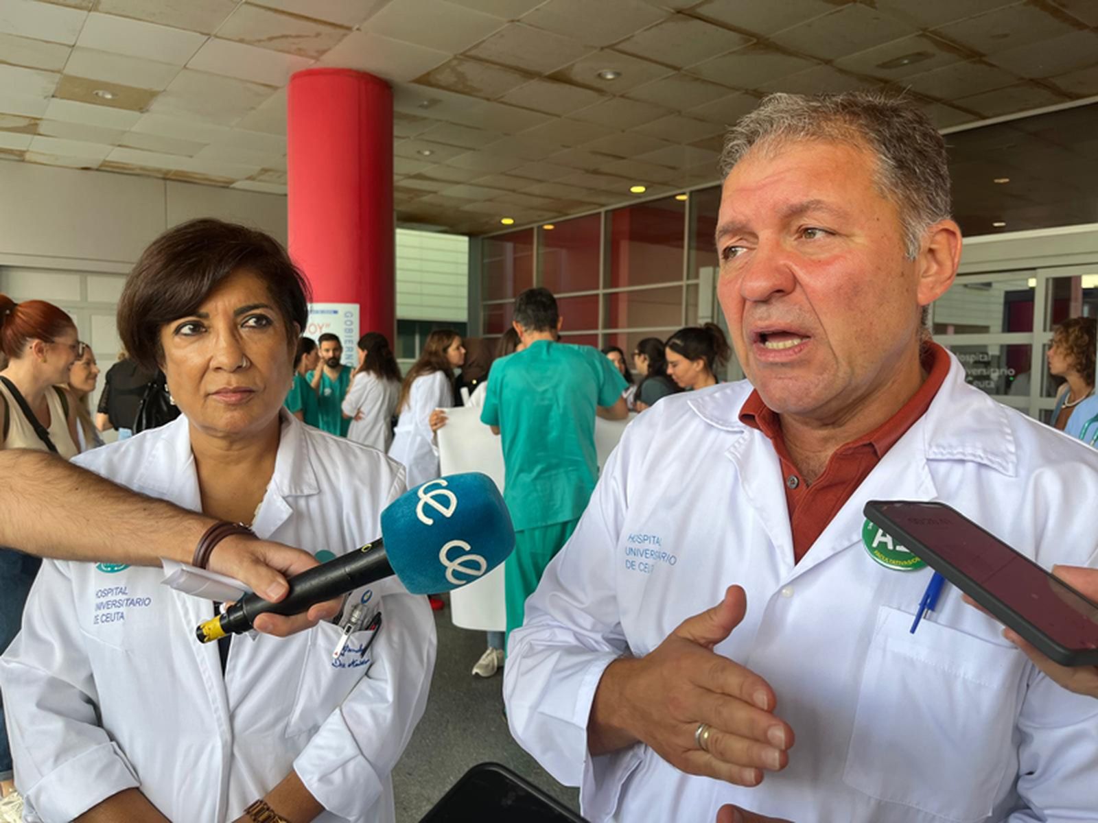 El presidente del SMC, Enrique Roviralta, durante una movilización de médicos ante el Hospital
