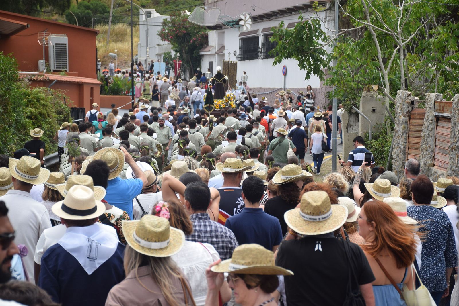 Tradición, fe y calor: Ceuta se vuelca con San Antonio