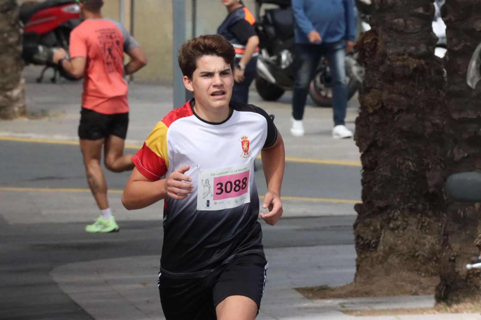 Ceuta se viste de rosa para abrazarse a la vida