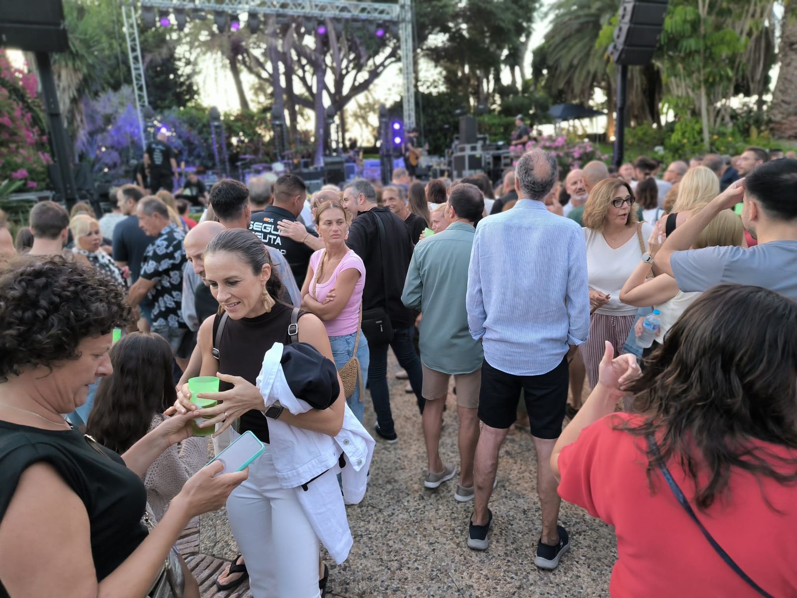 M-Clan convierte Ceuta en un enorme escenario de rock con una noche para el recuerdo