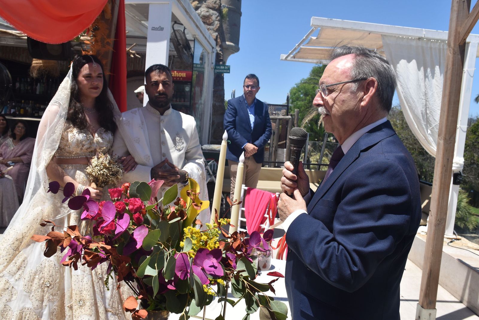 Direk y Rocío sellan su amor bajo el cielo de Ceuta