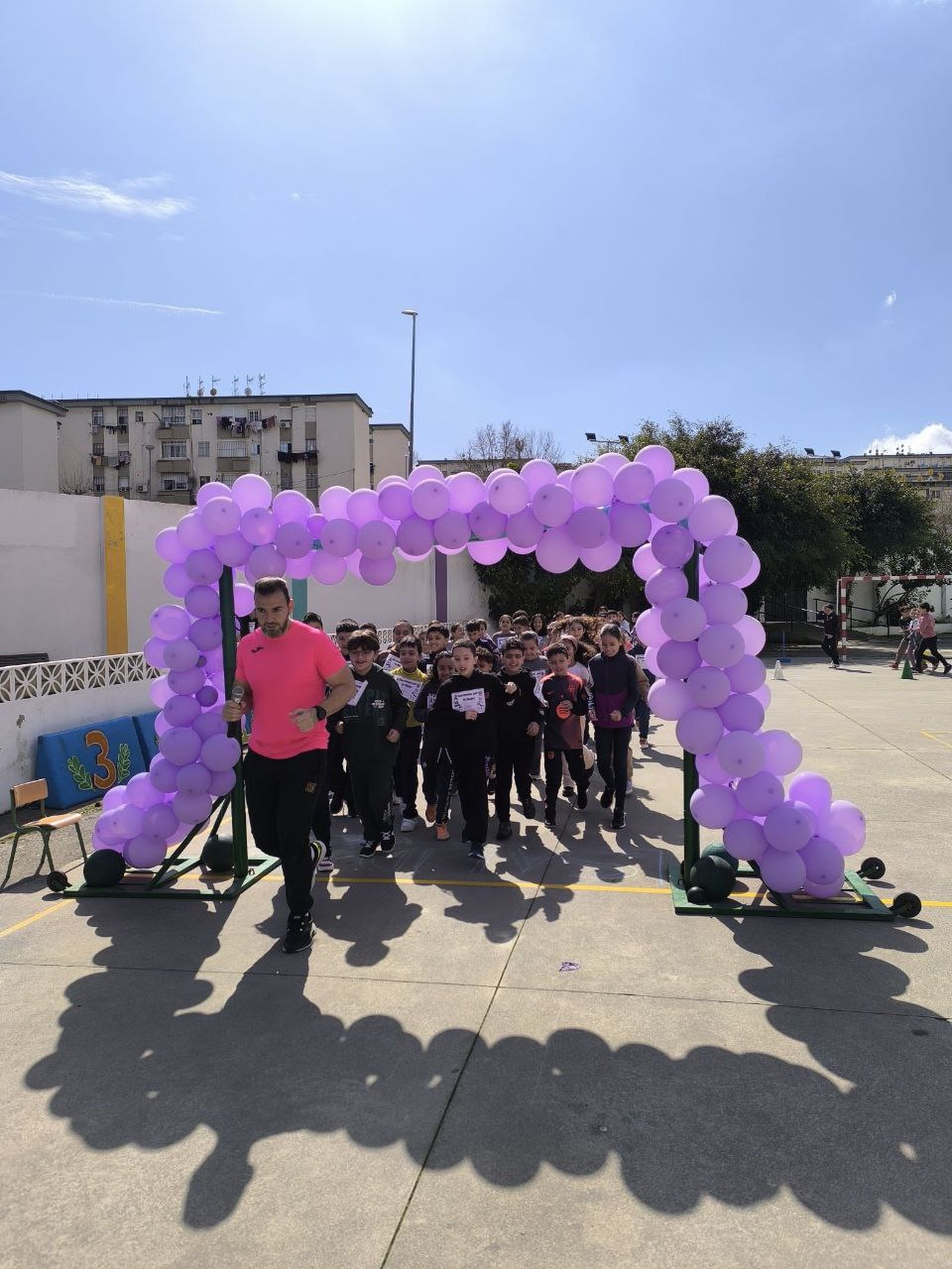 El 'Rey Juan Carlos I' corre por la igualdad