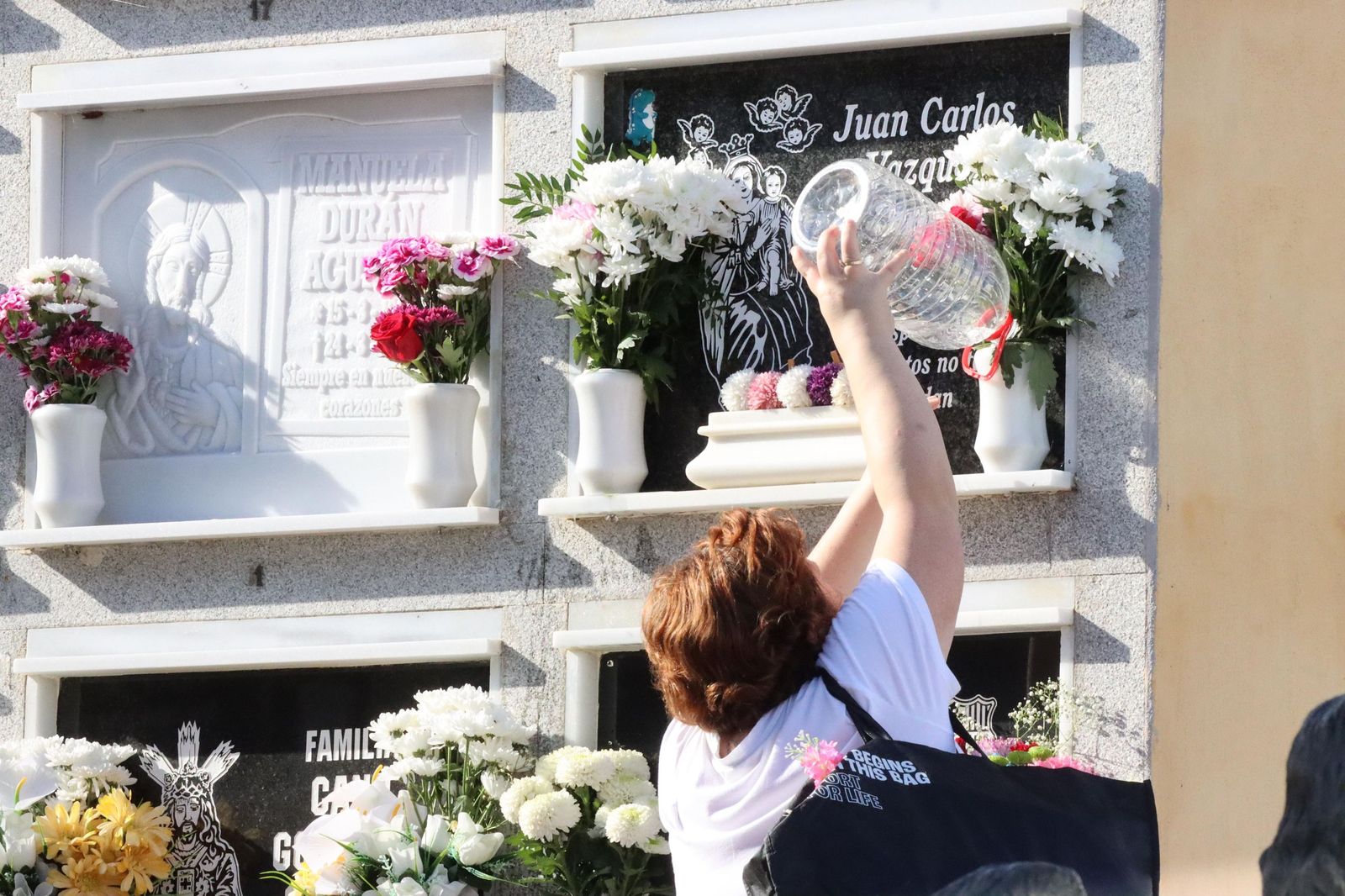 Flores y recuerdo a los difuntos en Santa Catalina Flores y recuerdo a los difuntos en Santa Catalina
