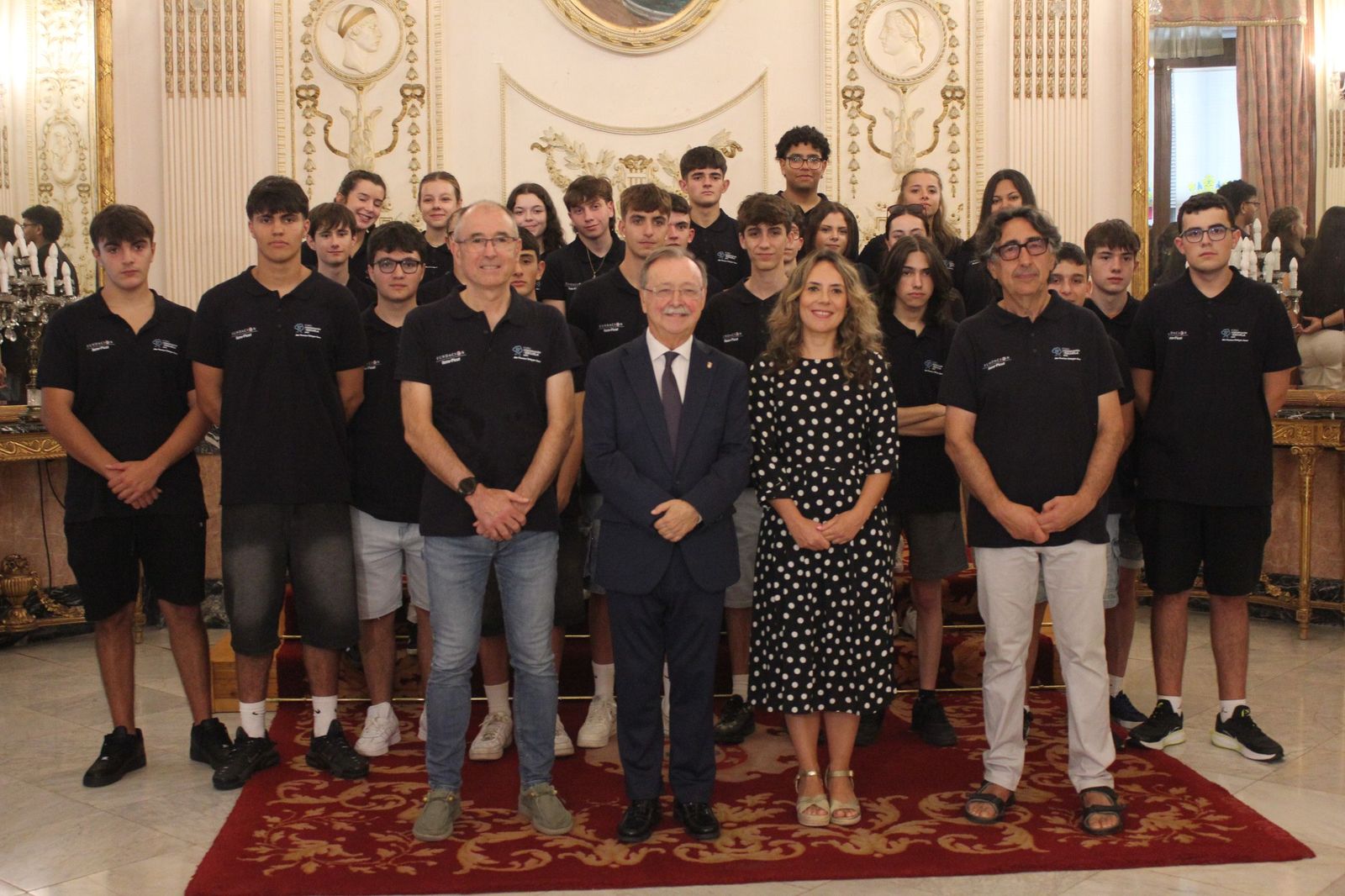 Recepción de Vivas en el Salón del Trono al IES Elisa y Luis Villamil.