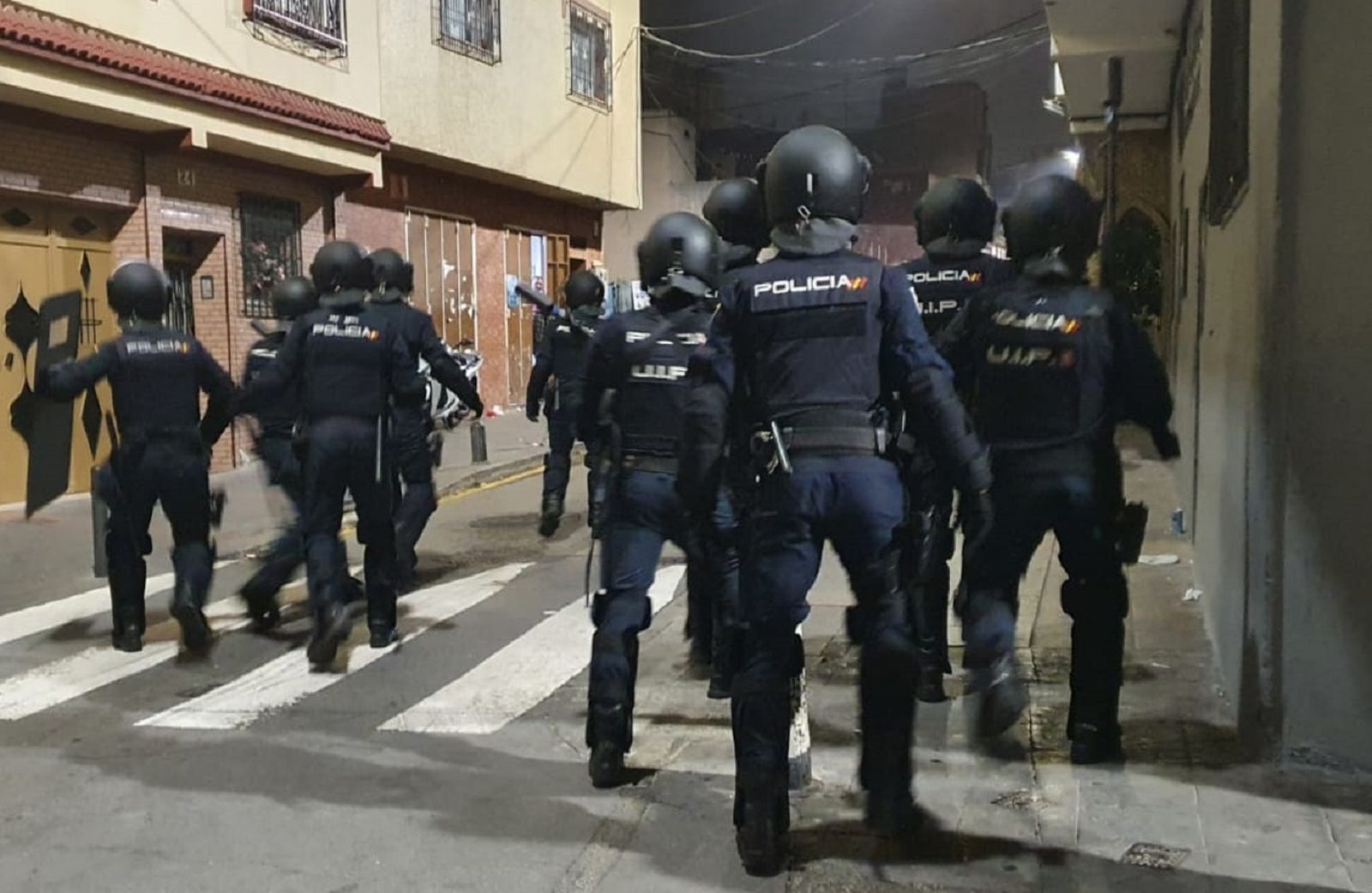 La sucesión de episodios violentos con armas de fuego en Ceuta ha sumado esta madrugada un nuevo capítulo que ha llevado a la Policía Nacional a cerrar por completo el acceso al zoco de la barriada del Príncipe Alfonso