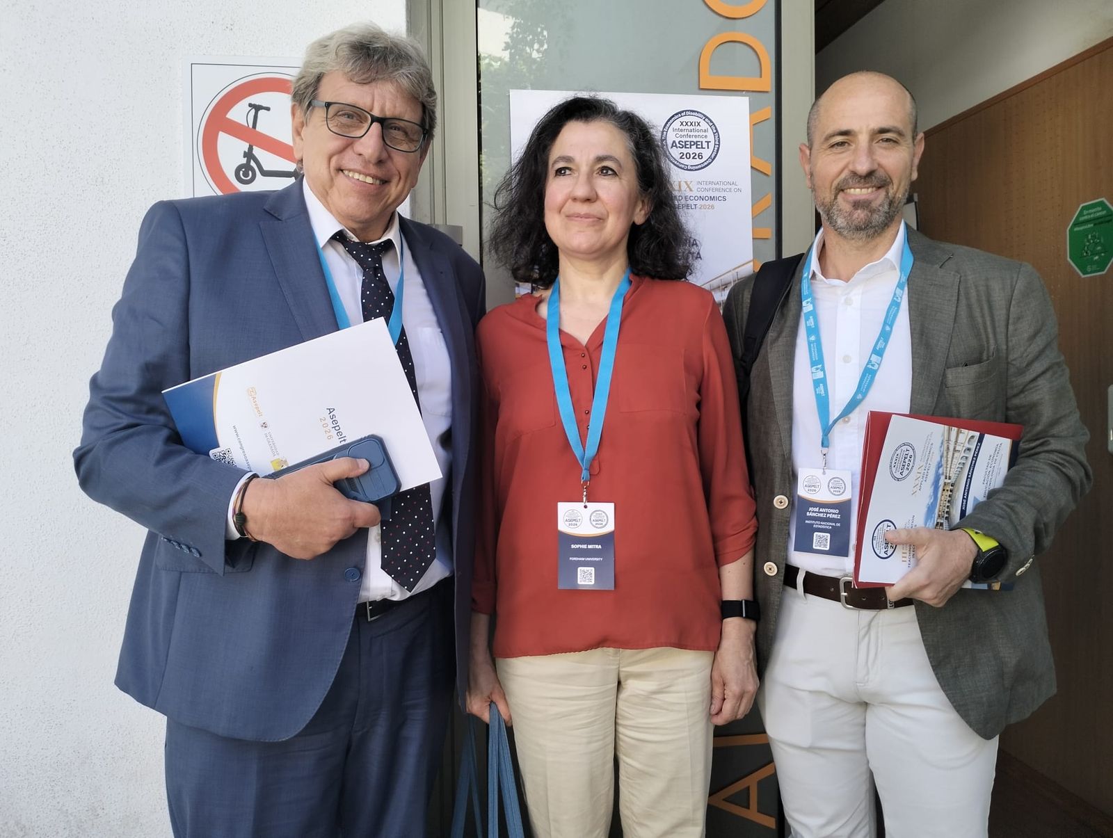De izquierda a derecha, José María Montero, Sophie Mitra y José Antonio Sánchez