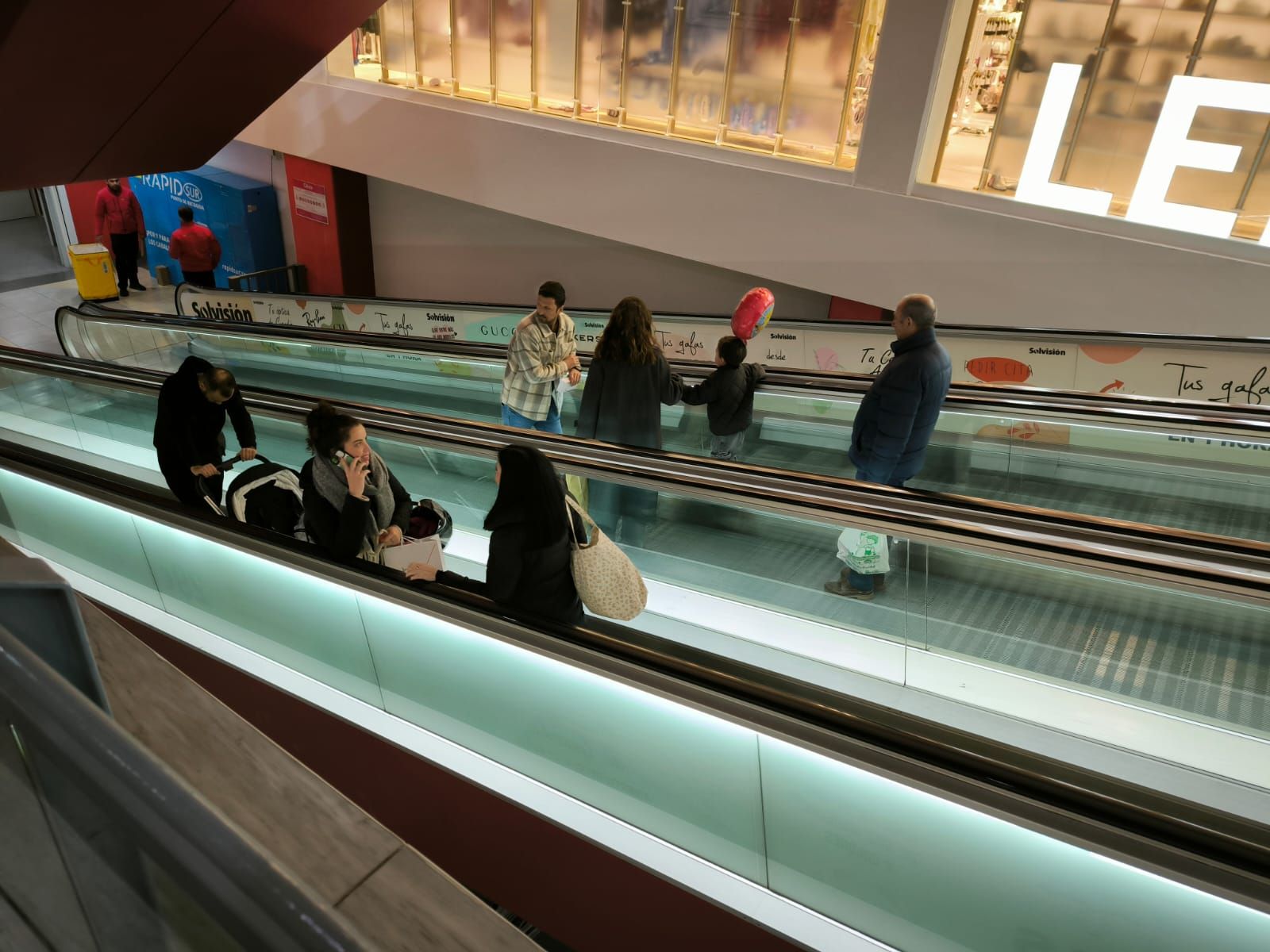 Las rebajas toman Parques de Ceuta en una intensa jornada tras Reyes