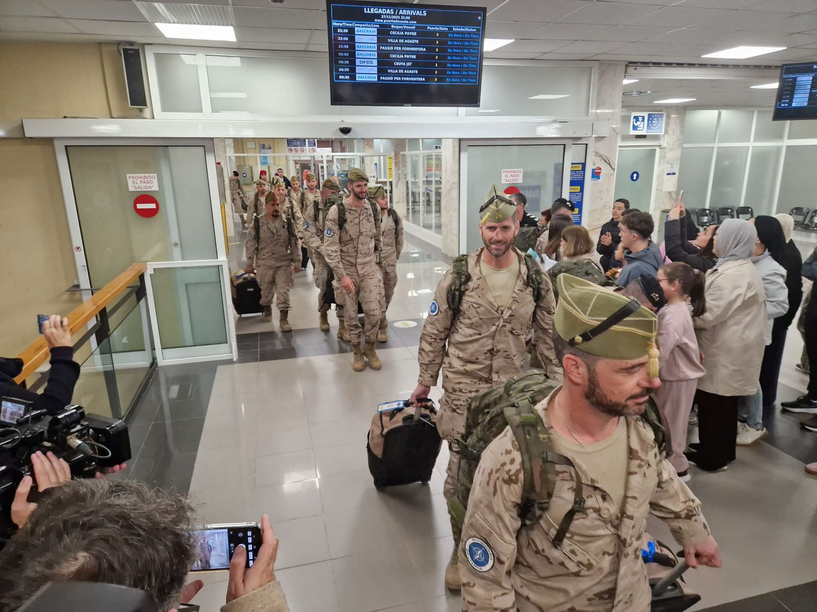 FOTOGALERÍA | De Irak a los brazos de su gente: fotogalería del regreso de la COMGECEU