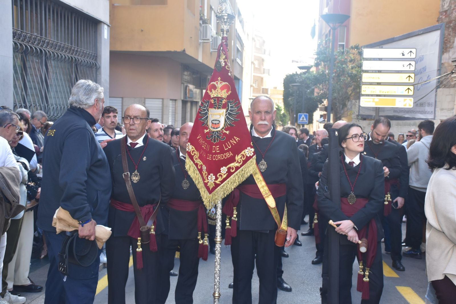 Aroma cofrade y estudiantil: Las Penas reina en el Jueves Santo
