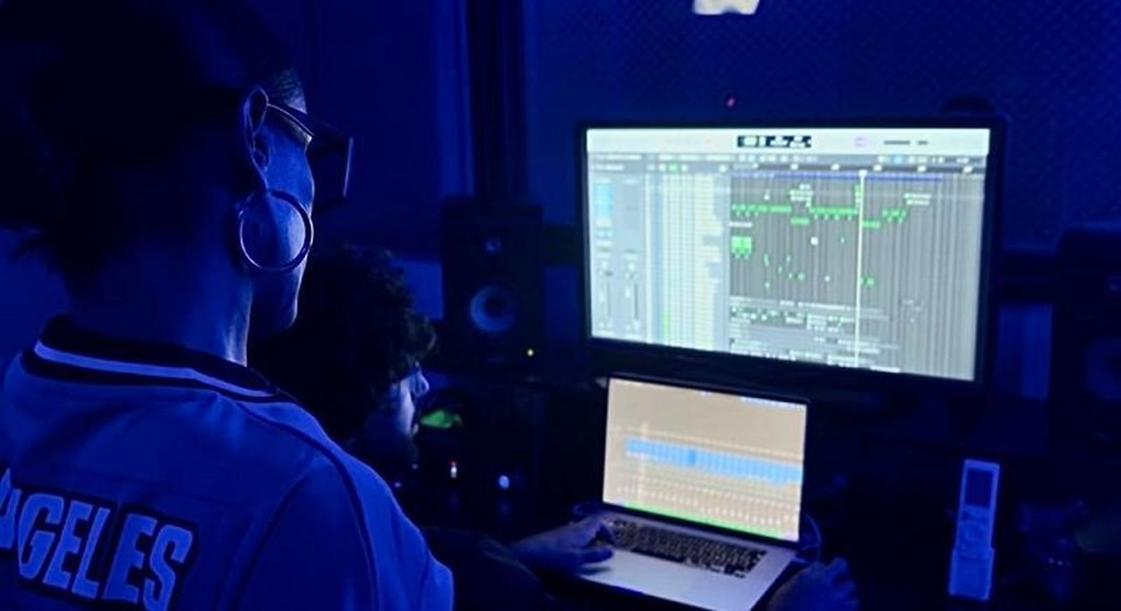 Ebhel en el estudio de grabación. Todo el álbum está producido y grabado en Marruecos, país que le dio la oportunidad de nacer como artista. / FOTO CEDIDA