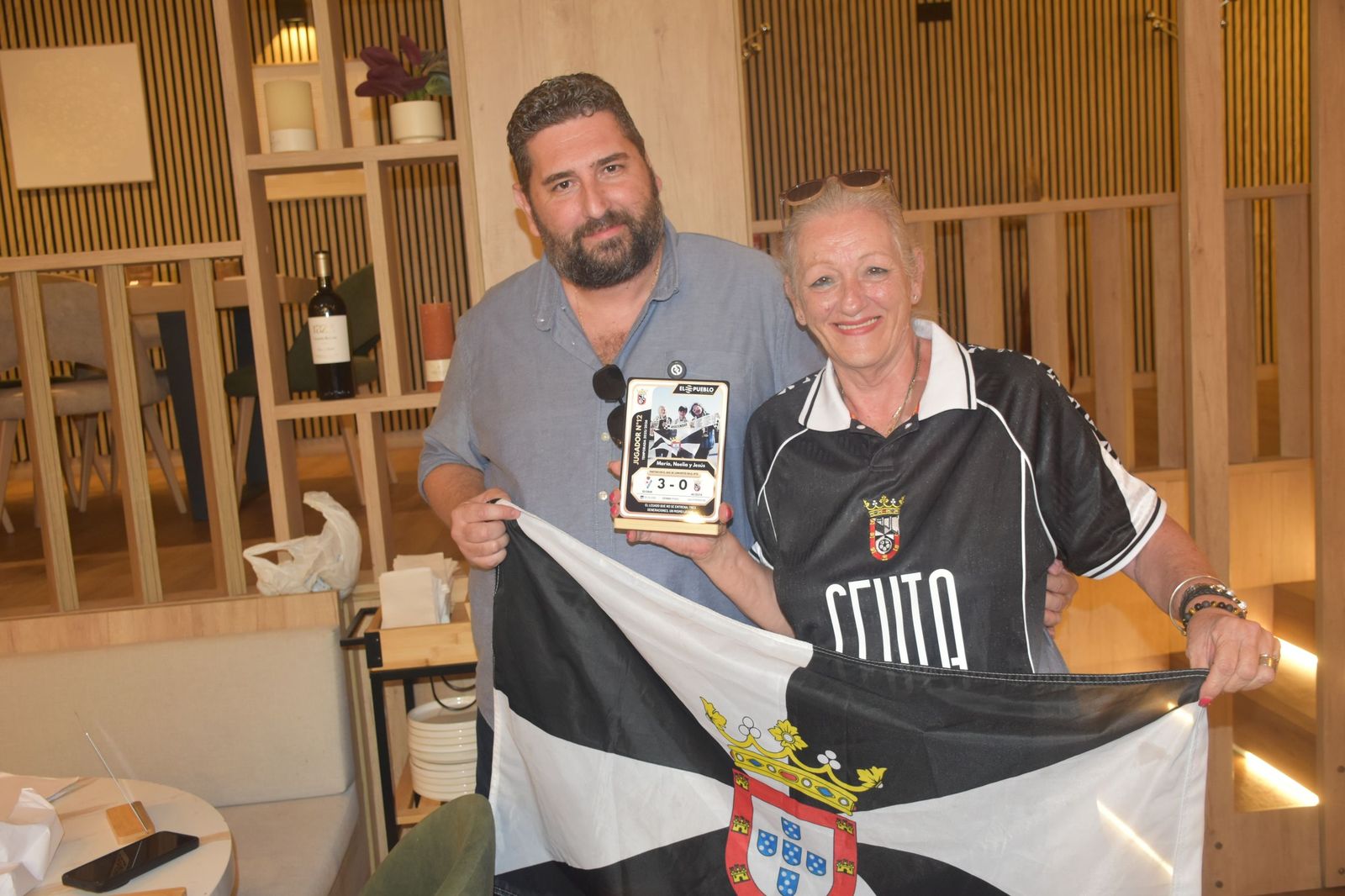 El Pueblo de Ceuta reúne a sus ‘Jugadores nº12’ y convierte su pasión por el Ceuta en cromos
