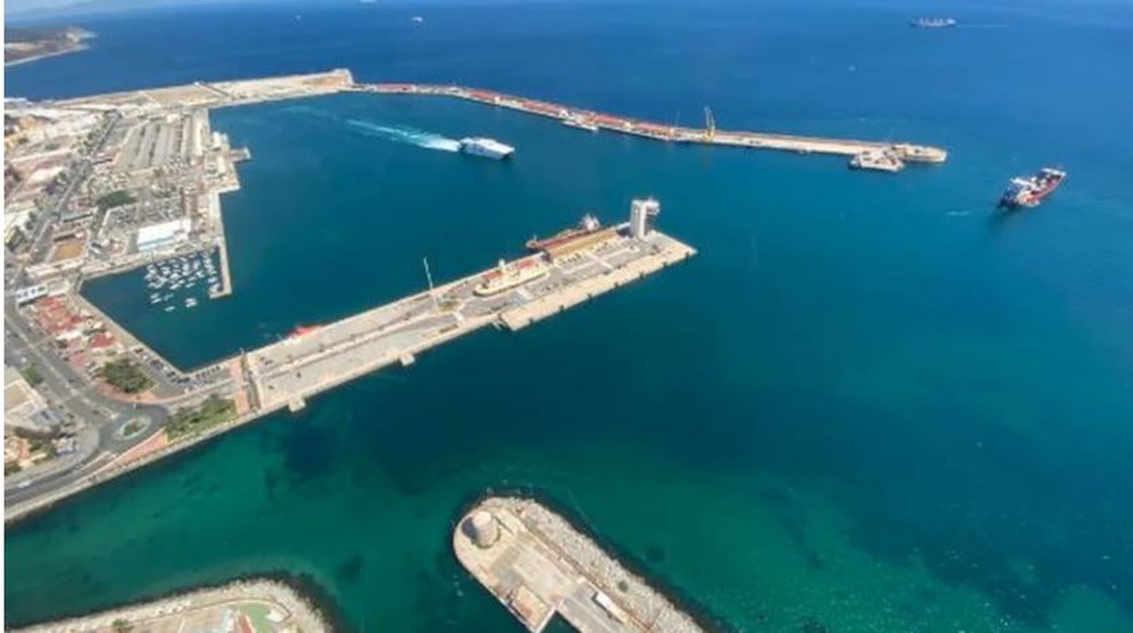 Vista general del Puerto de Ceuta