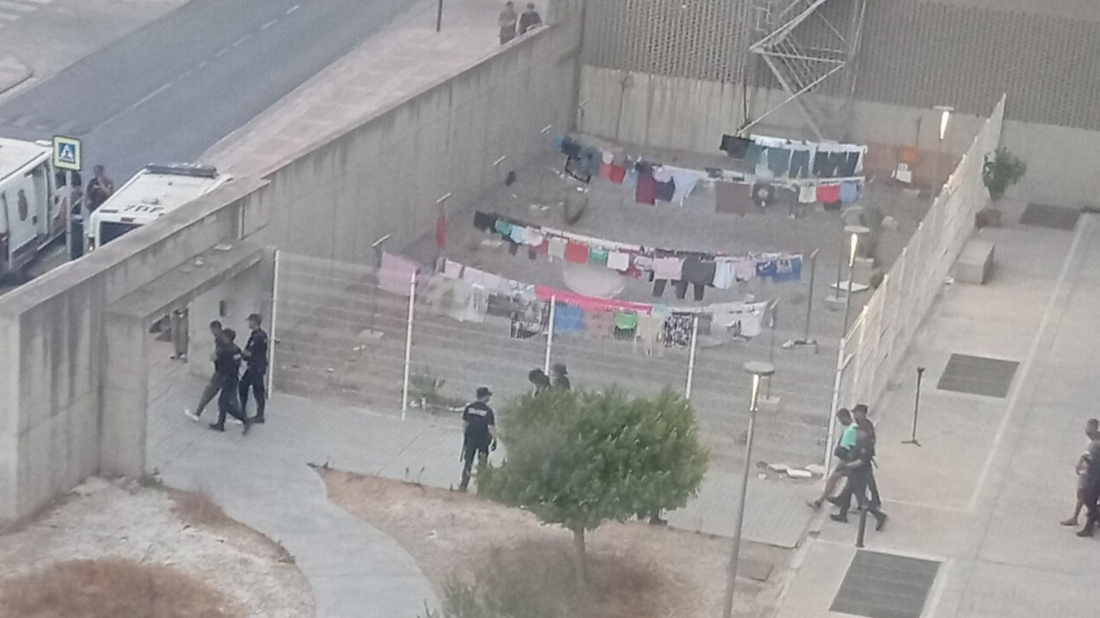 Detenida la propietaria de una vivienda patera con una treintena de migrantes en Loma Colmenar