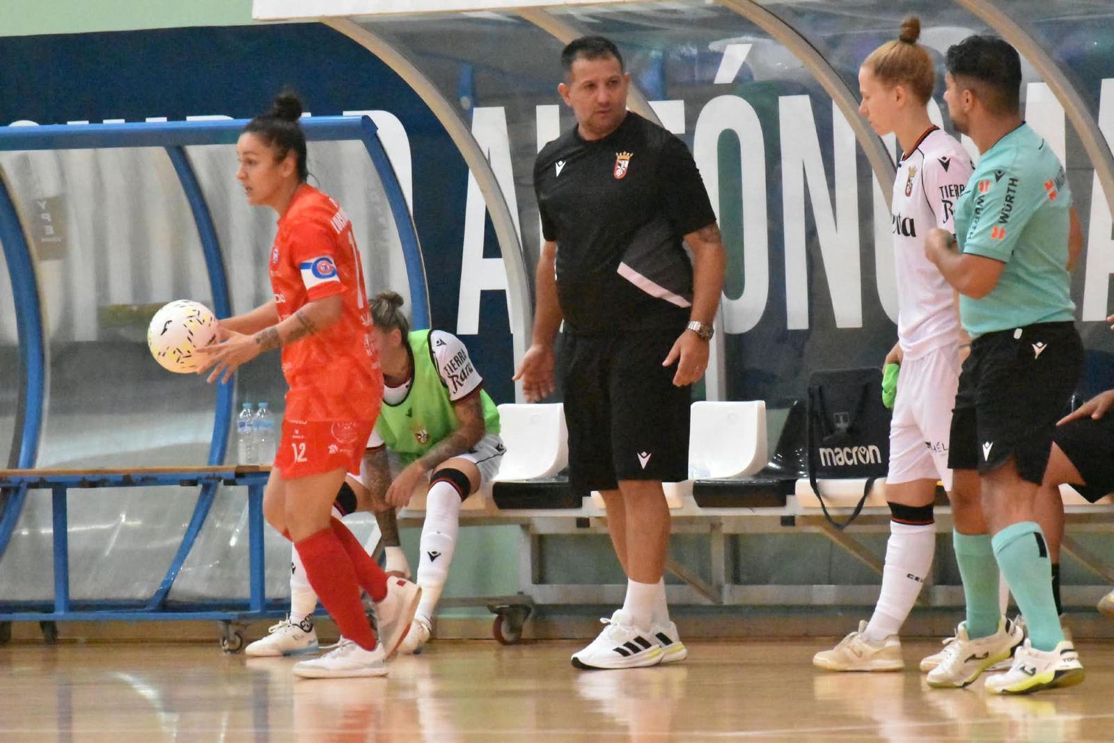 El Ceuta femenino deja escapar una merecida victoria en su debut en casa