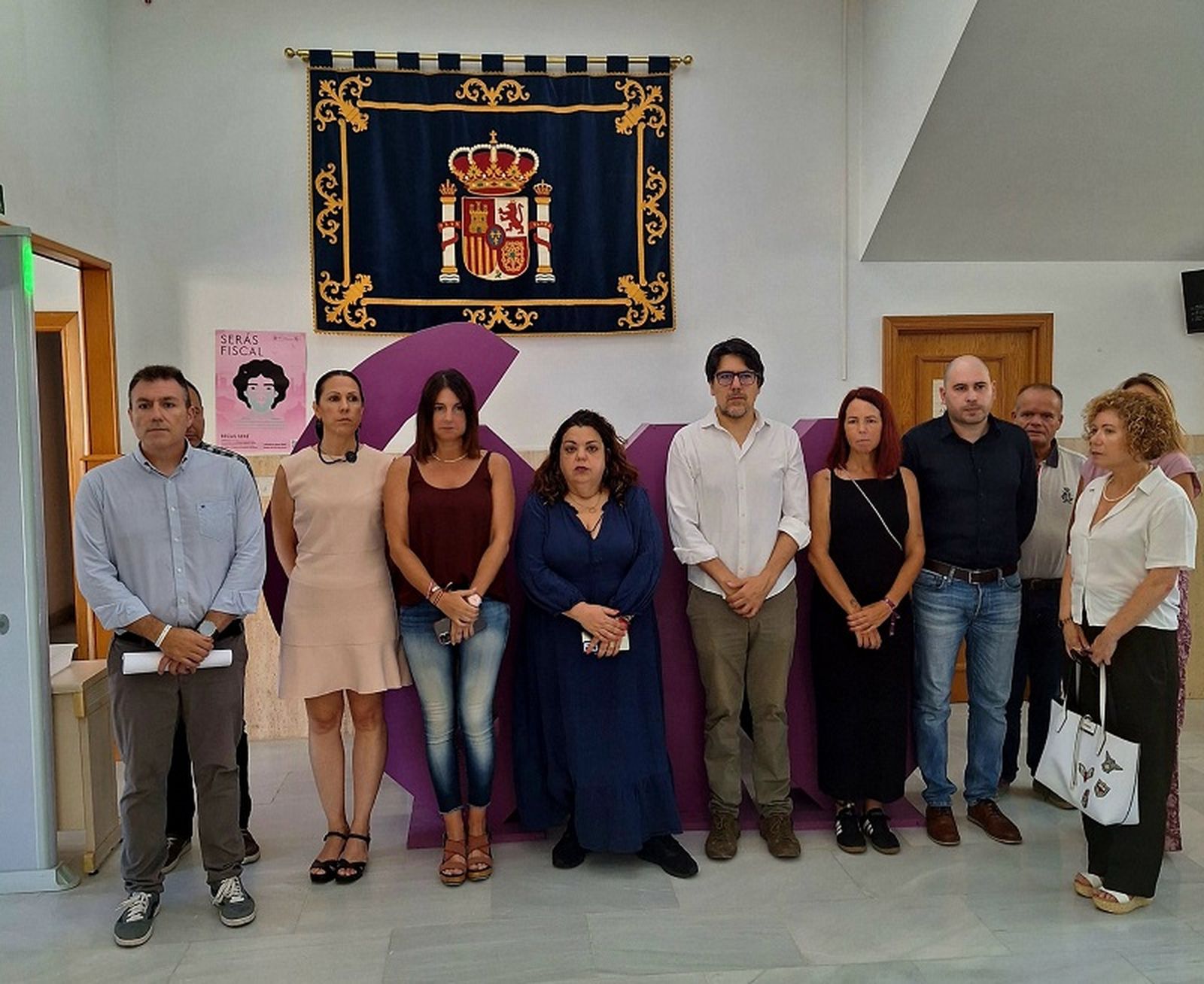 La Delegación del Gobierno convoca un minuto de silencio cada vez que se produce una víctima de violencia de género. En lo que llevamos de 2025, ya han sido 22 las mujeres que han perdido la vida a manos de sus parejas o ex parejas. /