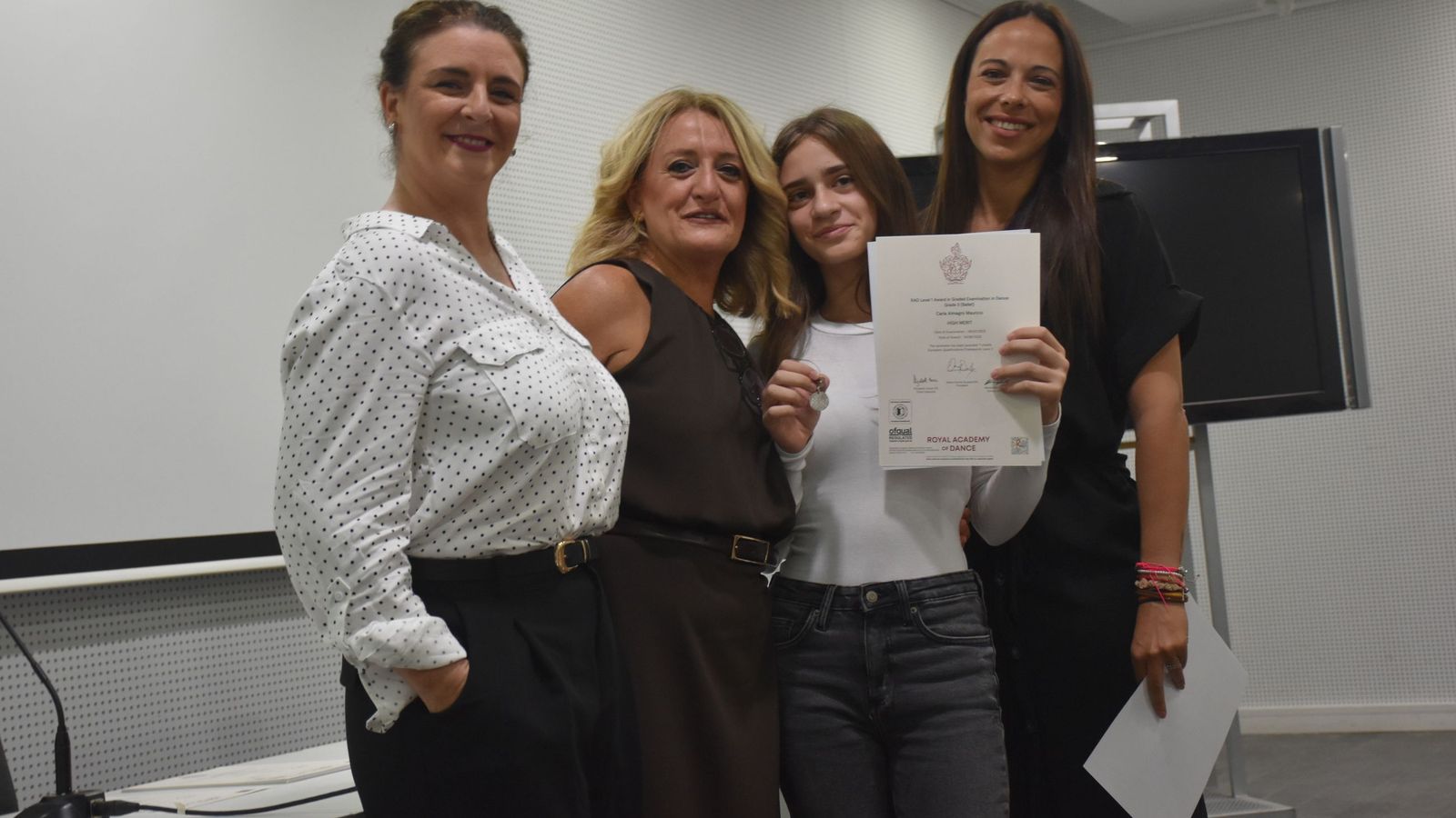 Entrega de diplomas de la Royal Academy of Dance a alumnas de la Escuela de Danza de Rosa Founaud Entrega de diplomas de la Royal Academy of Dance a alumnas de la Escuela de Danza de Rosa Founaud