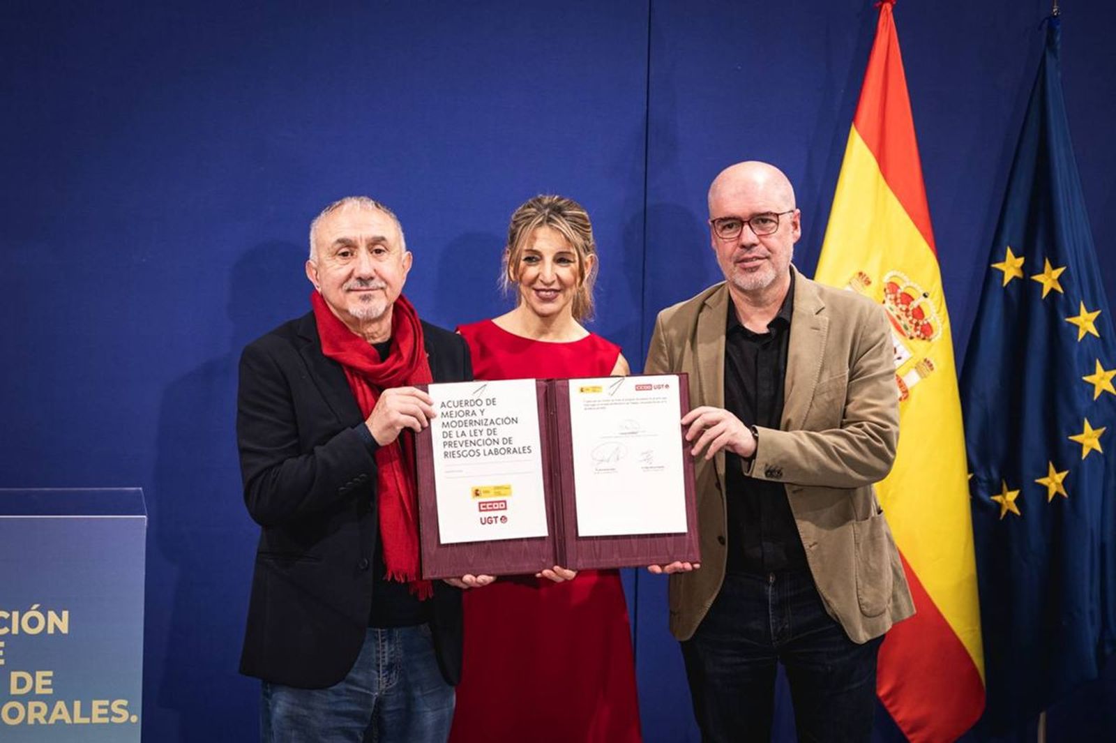 La ministra Yolanda Díaz, junto a los secretarios generales de CCOO, Unai Sordo, y UGT, José Álvarez, hoy en Madrid
