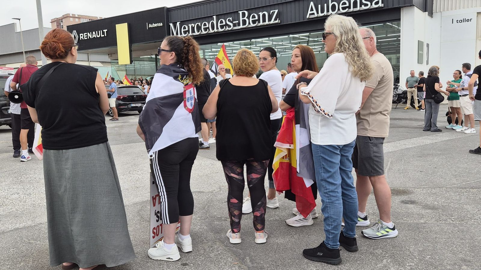 Los vecinos intensifican sus protestas contra el embolsamiento previsto en el Muelle de Poniente
