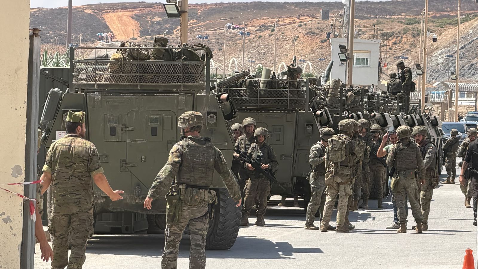 Militares desplegados en la mañana del 15 de agosto en la frontera para prevenir posibles entradas masivas desde Marruecos