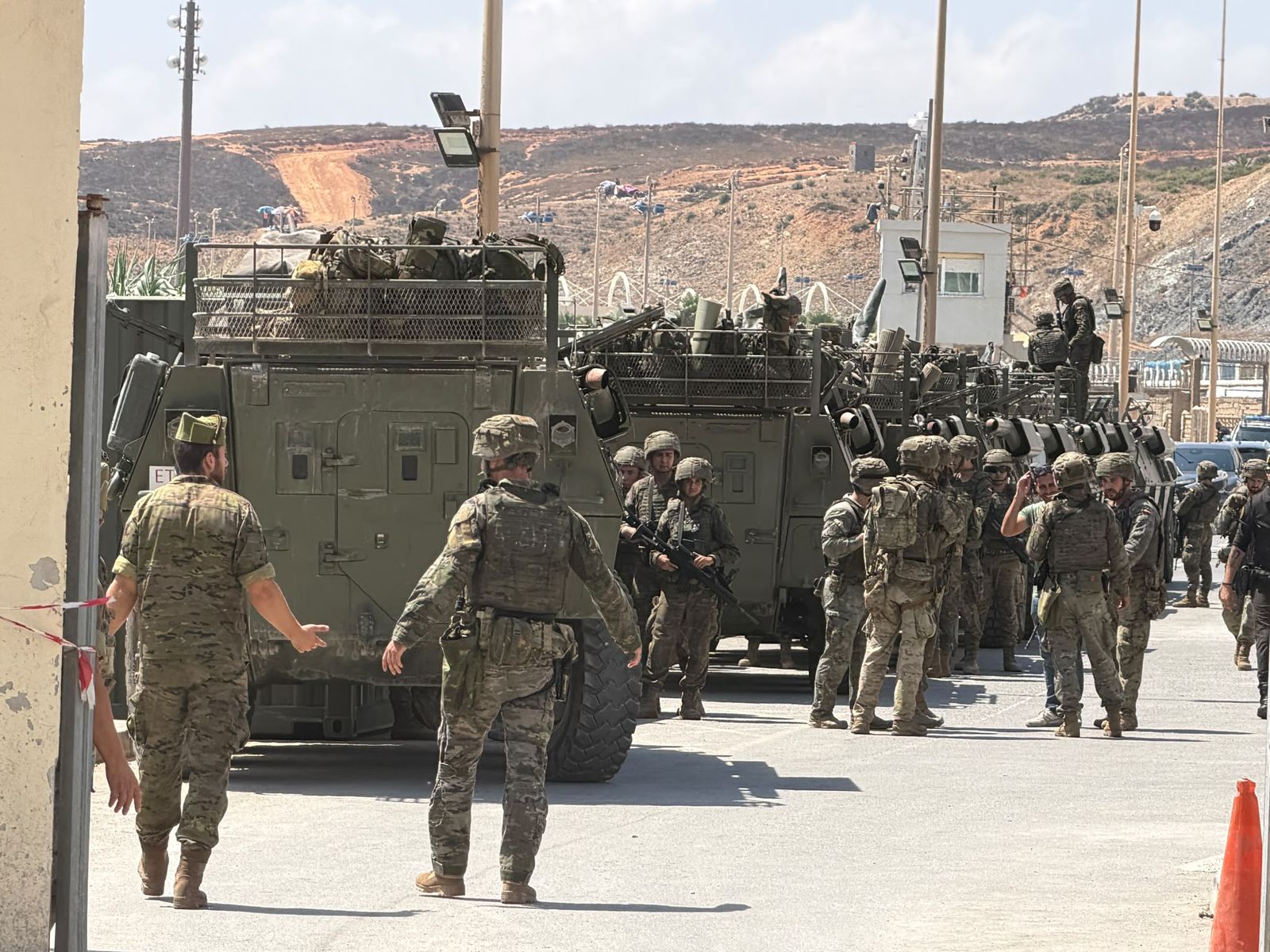 Militares desplegados en la mañana del 15 de agosto en la frontera para prevenir posibles entradas masivas desde Marruecos