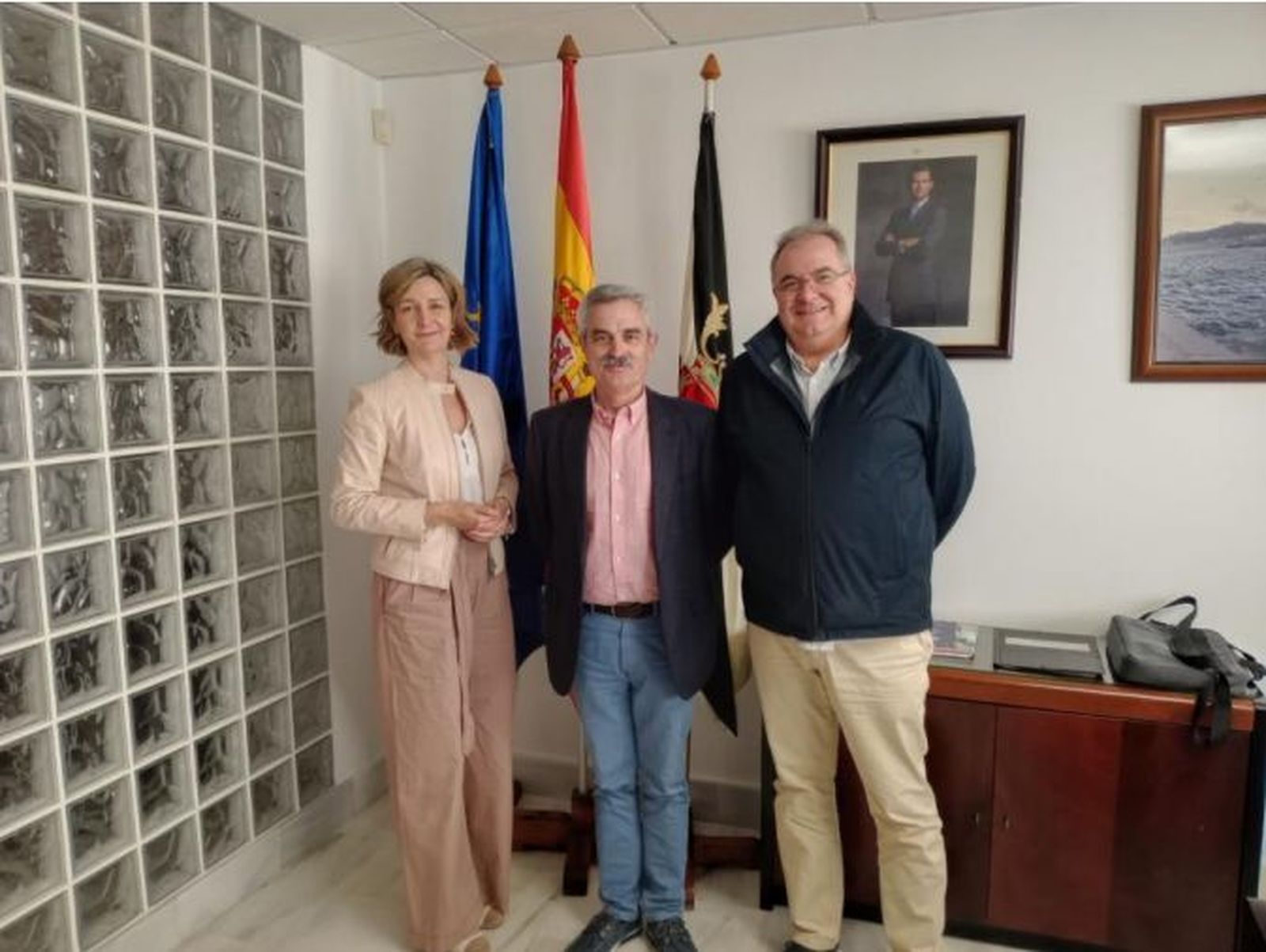 La presidenta de la CECE, Arantxa Campos, junto al director del SEPE de Ceuta, Francisco Gil. / FOTO CEDIDA
