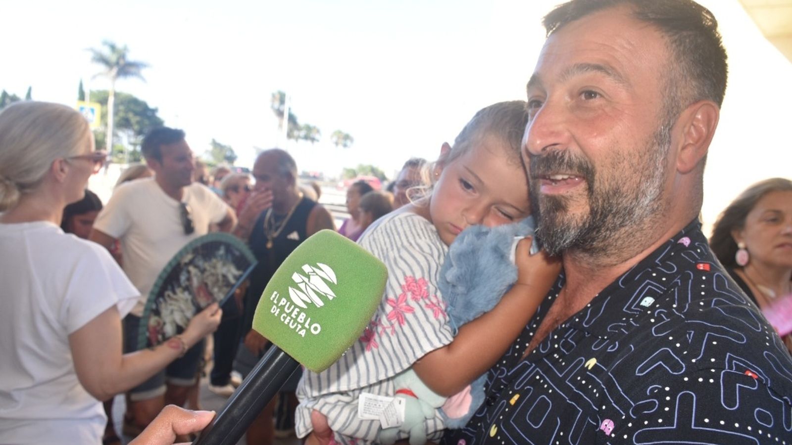 La ciudad se reunió en torno al Cristo del Puente en un solemne acto de despedida que culminó con una eucaristía, la bendición y un multitudinario besapiés