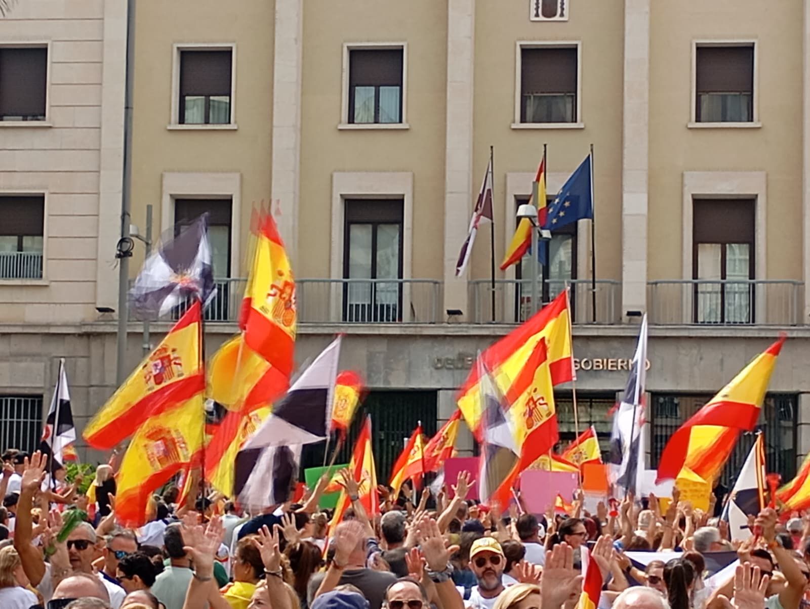 La Plaza de los Reyes clama por un curso seguro