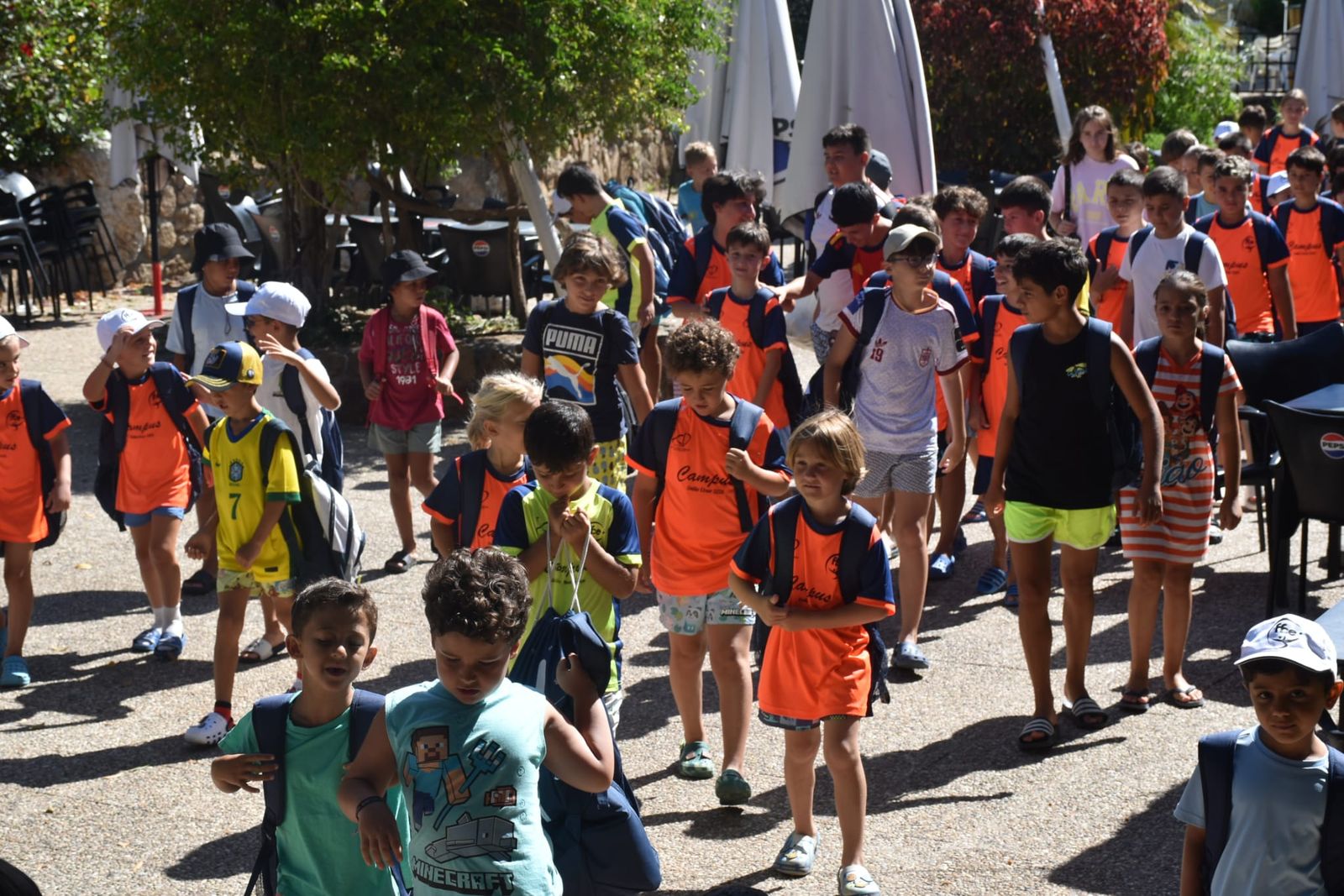 El Campus de Verano Emilio Cózar disfruta de una refrescante jornada en el Parque Marítimo