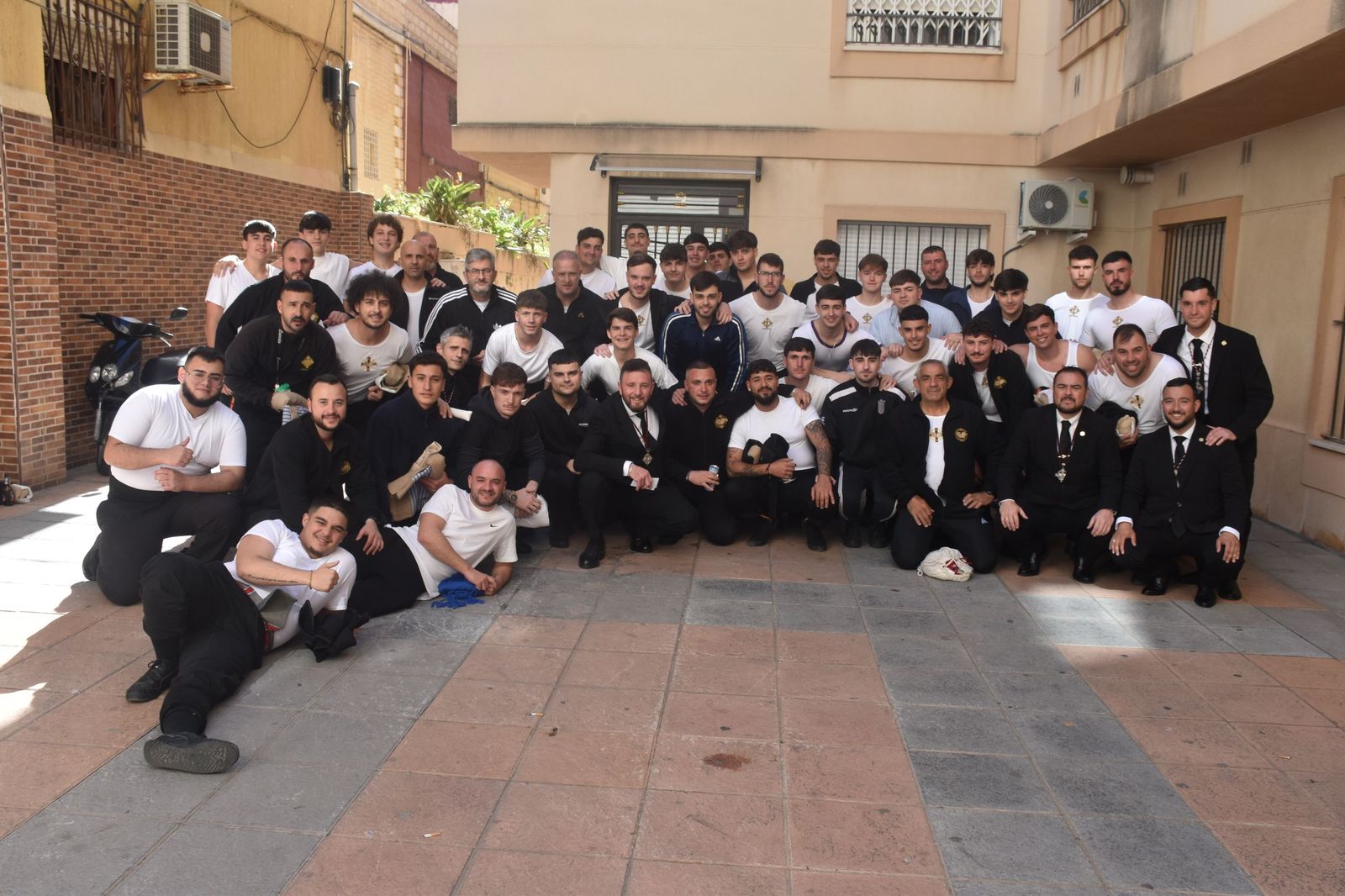 La Amargura: andares de barrio para un Miércoles Santo soleado