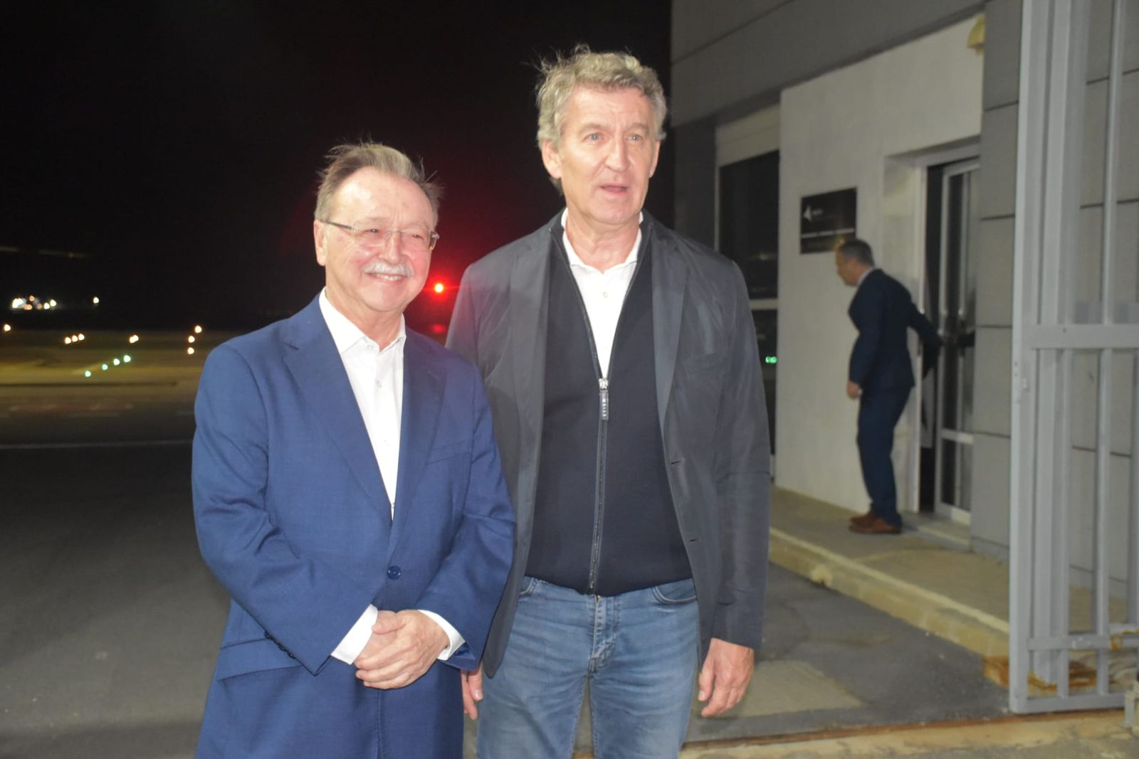 El presidente nacional del PP, Alberto Núñez Feijóo, ha llegado a Ceuta pasadas las diez de la noche