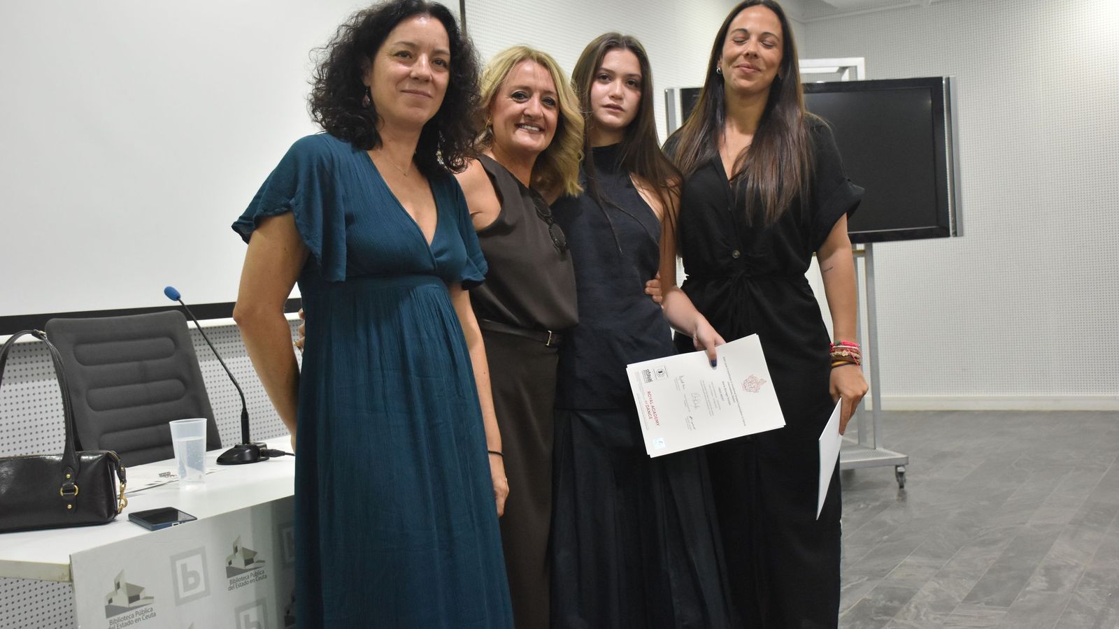 Entrega de diplomas de la Royal Academy of Dance a alumnas de la Escuela de Danza de Rosa Founaud Entrega de diplomas de la Royal Academy of Dance a alumnas de la Escuela de Danza de Rosa Founaud
