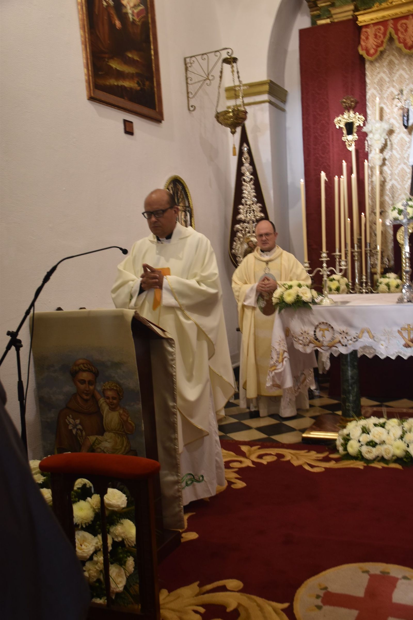 San Antonio enciende la cuenta atrás de su festividad con el inicio del triduo y el alumbrado extraordinario
